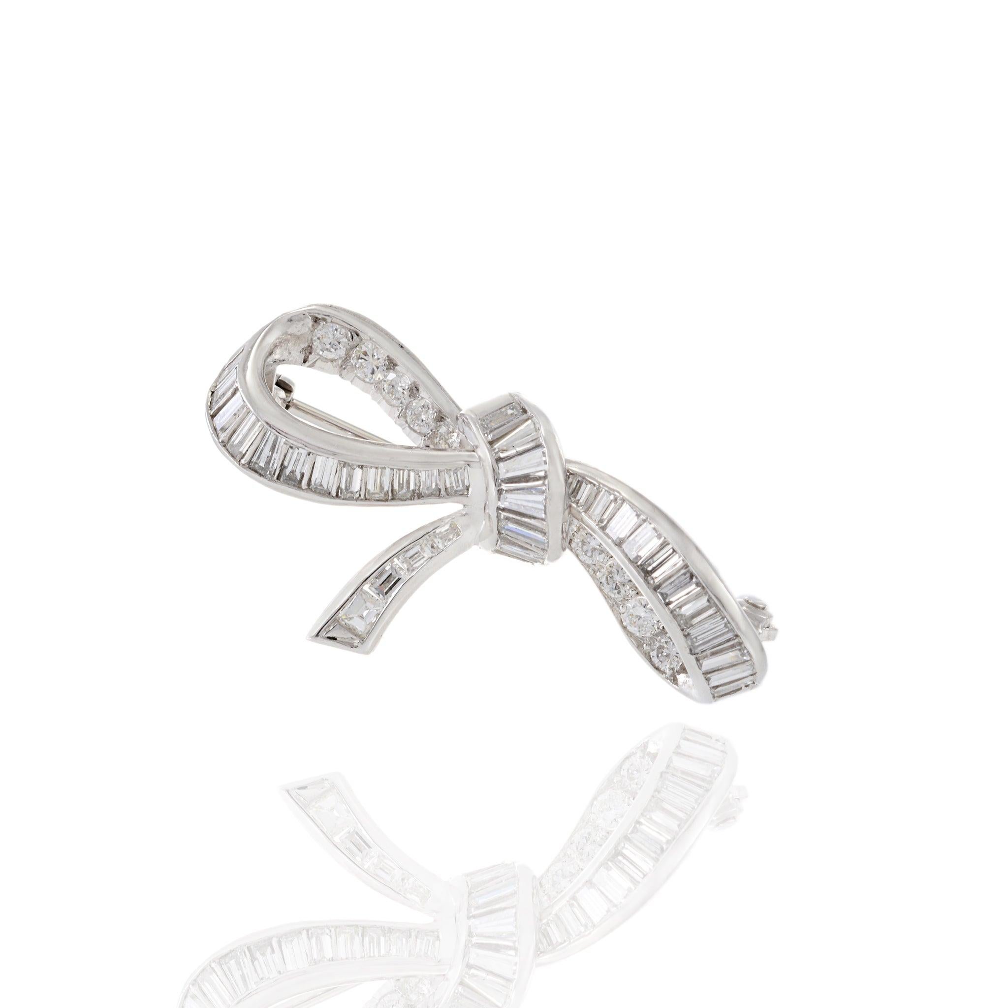 Round Cut Platinum Estate Art Deco Period Diamond Bow Brooch For Sale