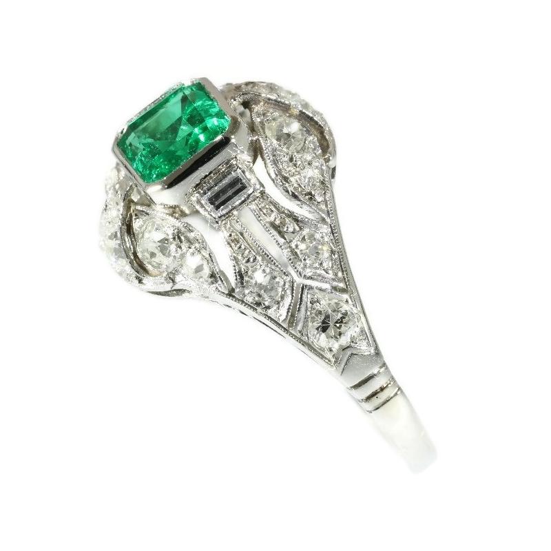 Platinum Diamond Engagement Ring with Certified Magnificent Colombian Emerald For Sale 1