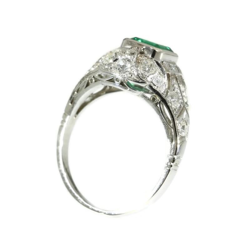 Platinum Diamond Engagement Ring with Certified Magnificent Colombian Emerald im Angebot 3