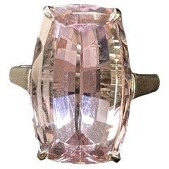 Anillo de platino con kunzita