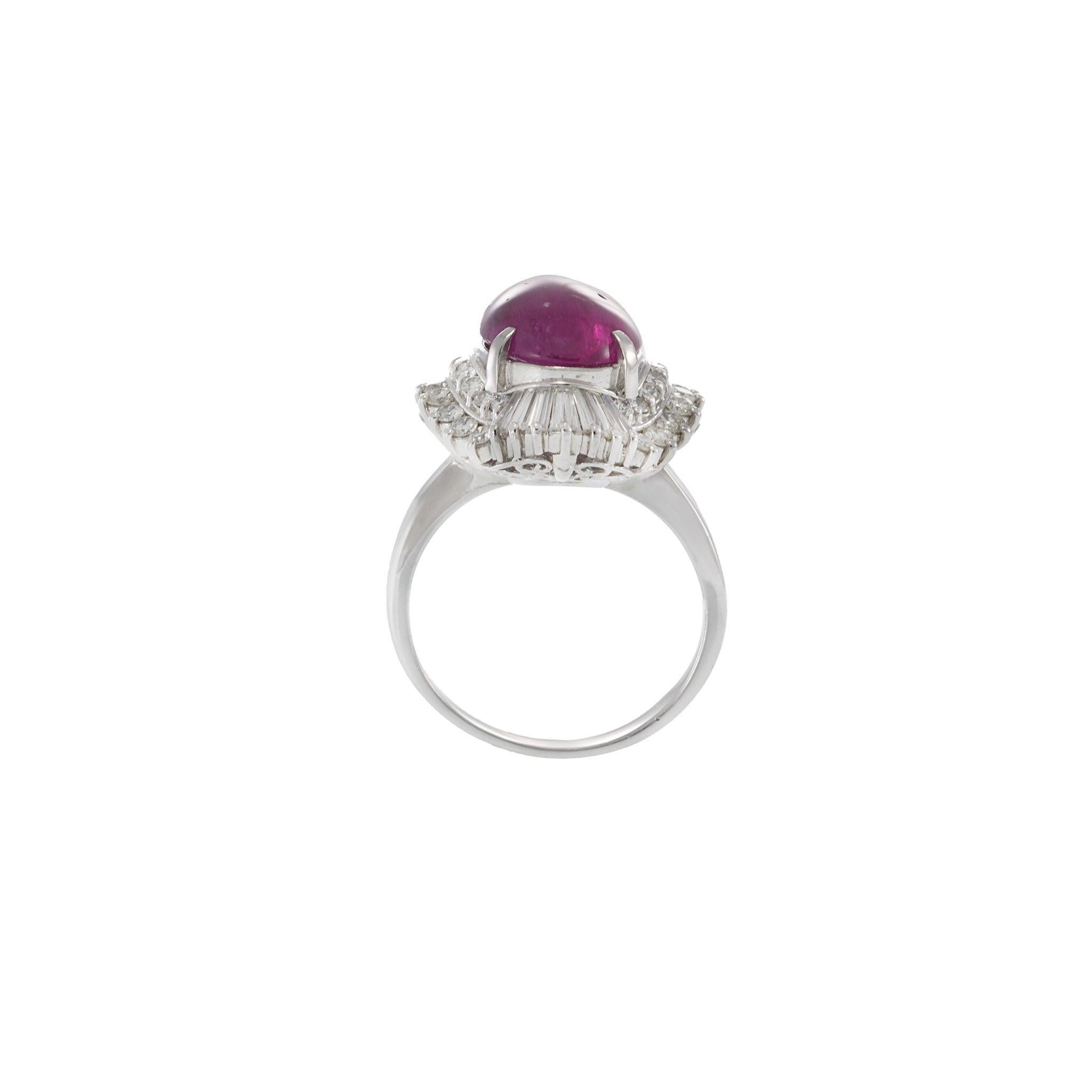 Platin Estate Rubinring mit rundem und Baguette-Diamantenhalo im Angebot 1