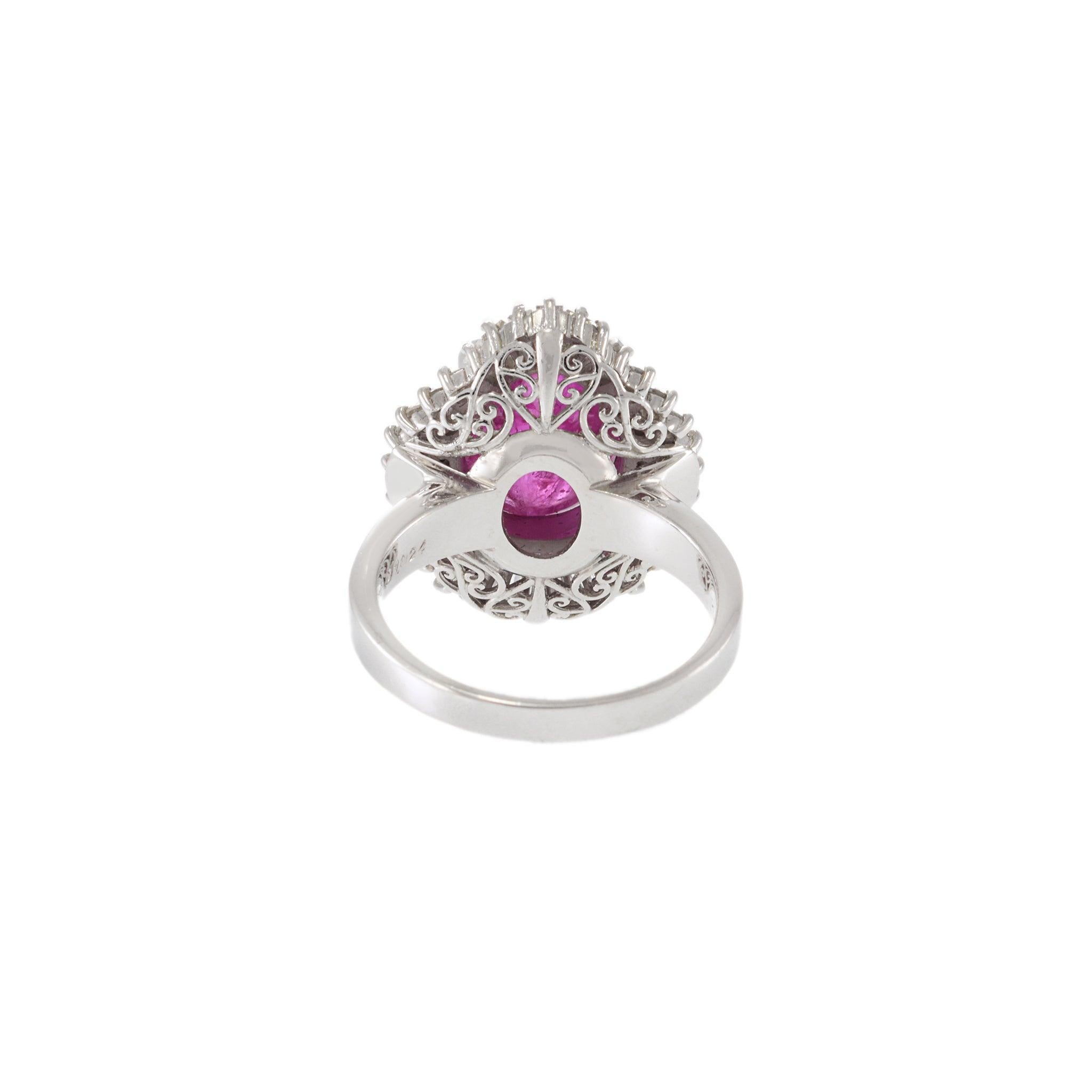 Platin Estate Rubinring mit rundem und Baguette-Diamantenhalo im Angebot 2