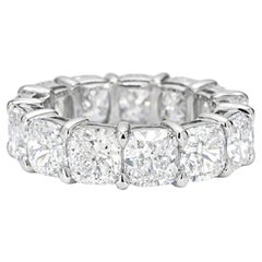 Anillo de platino con 13,20 quilates de diamantes talla cojín certificados por el GIA