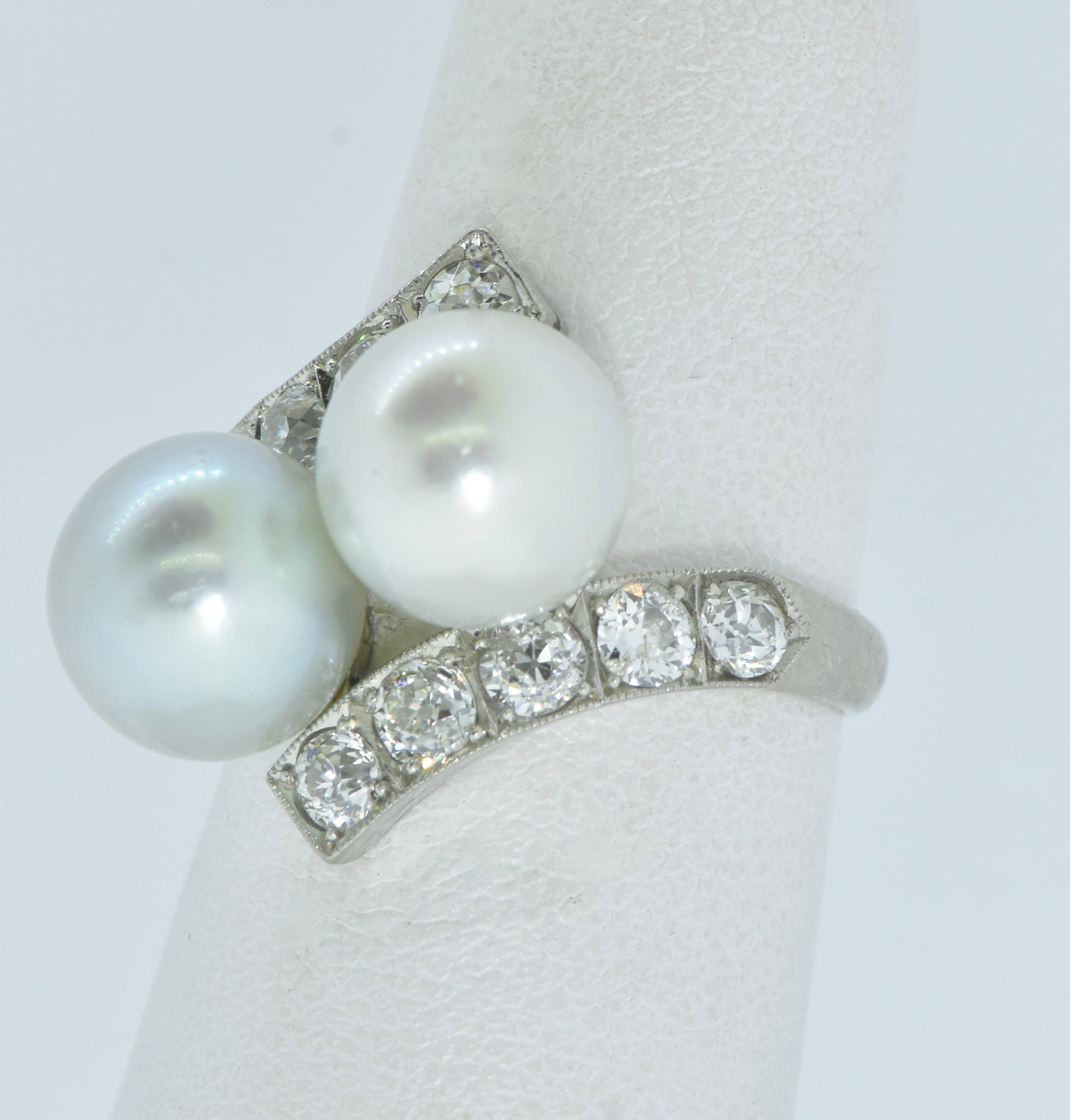 Platin, Diamant im europäischen Schliff und helle pastellfarbene Perle  Ring, um 1935 im Angebot 1