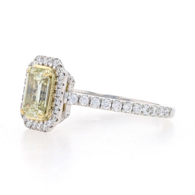 Taille émeraude Bague de fiançailles en platine avec halo de diamants jaunes - 18k Emerald Cut 1.26ctw GIA en vente