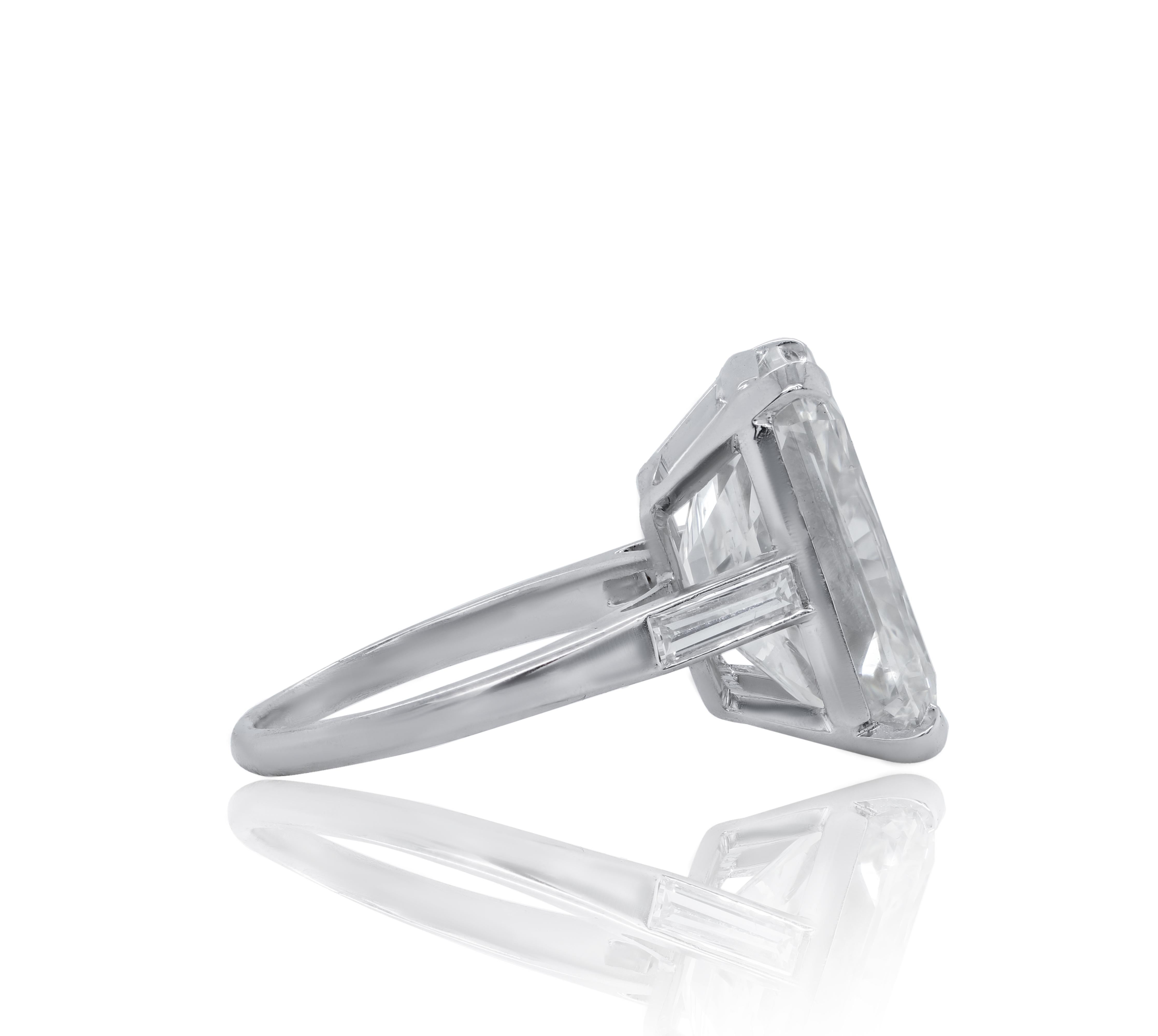 Platin Fashion Ring mit strahlenförmigen Diamanten (Radiantschliff) im Angebot