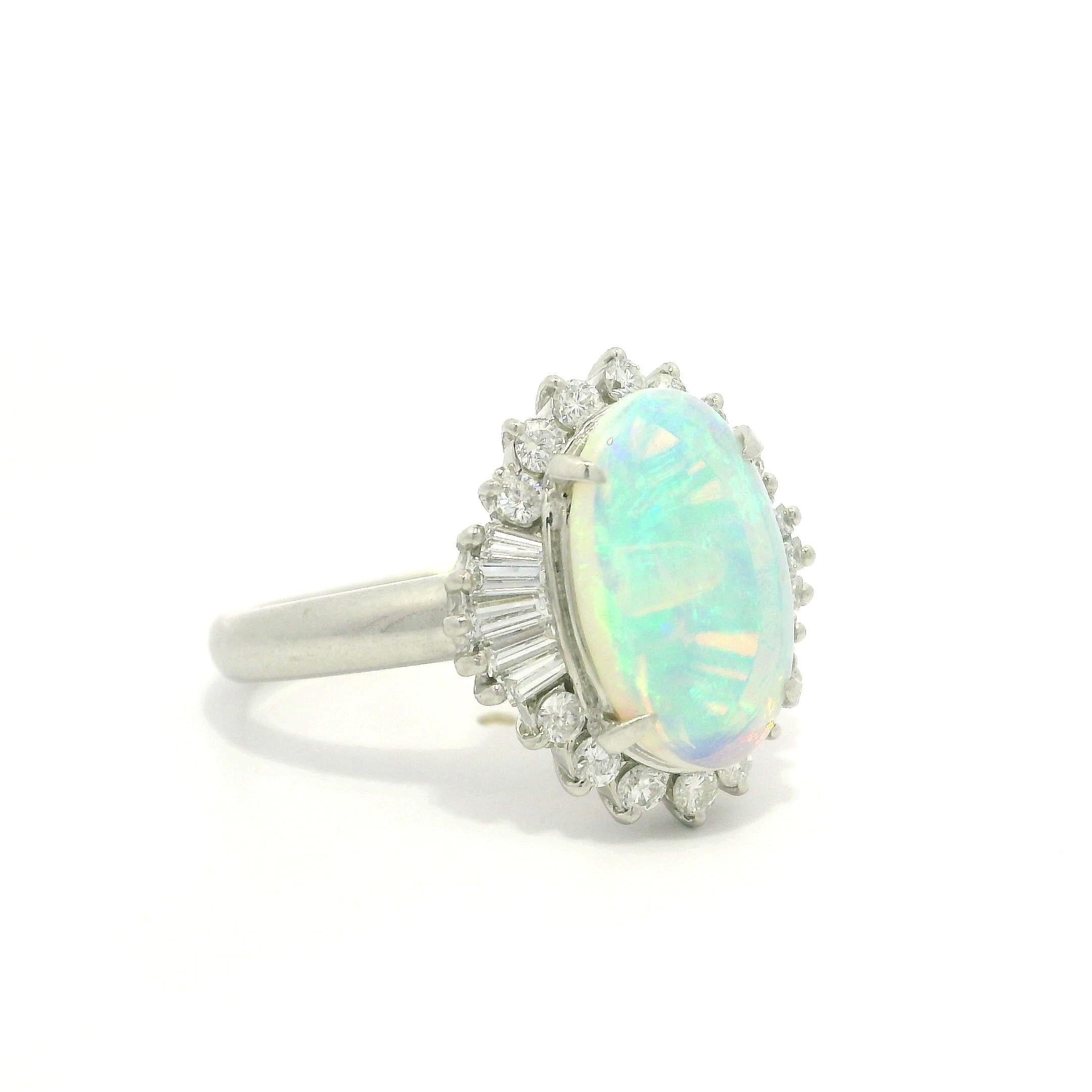 Anello cocktail in platino con opale australiano ovale cabochon e diamante a raggiera in vendita 11
