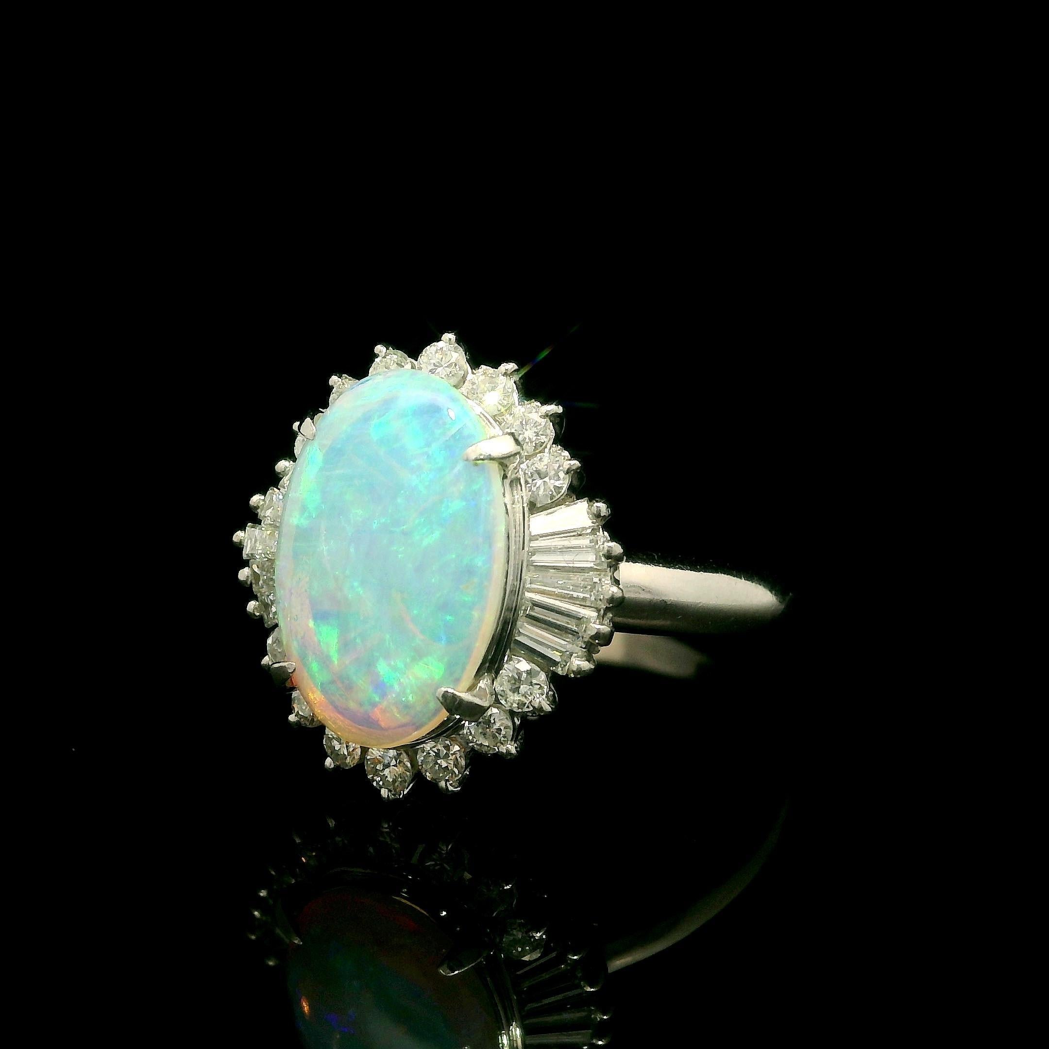 Anello cocktail in platino con opale australiano ovale cabochon e diamante a raggiera in vendita 3