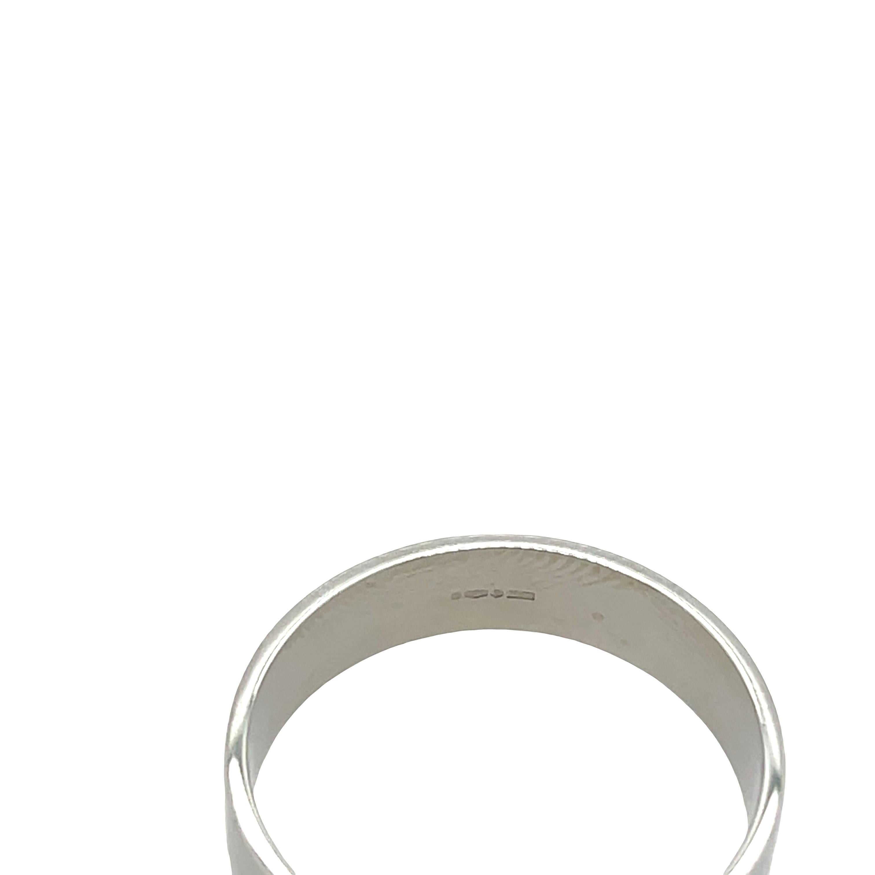 Uomo Fascia nuziale in platino a forma di corte piatta da 6 mm in vendita
