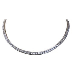 Collier flexible en platine:: serti de 98 diamants carrés taille princesse