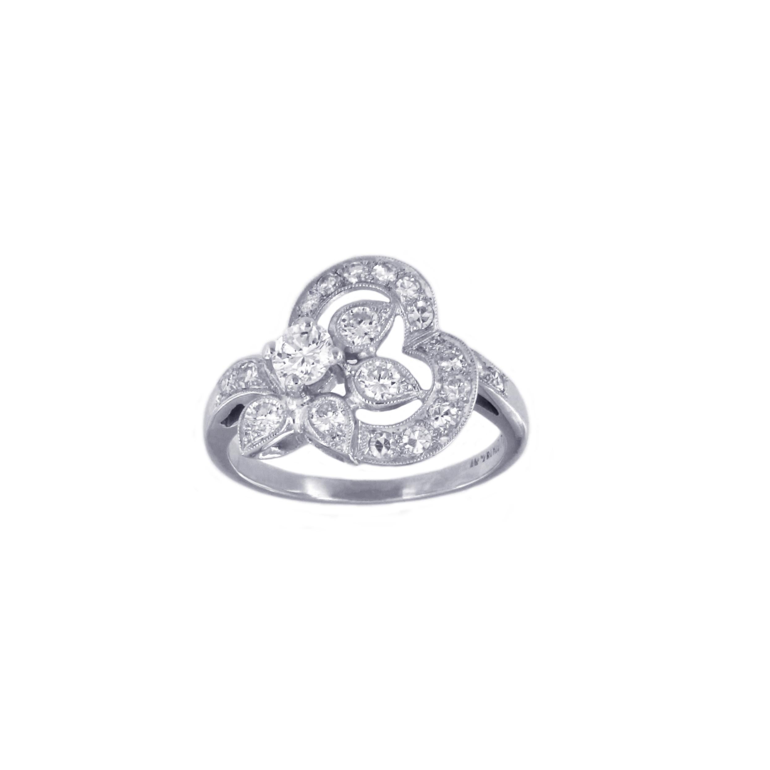 Platinum Flower Ring with Diamonds In New Condition For Sale In New York, NY