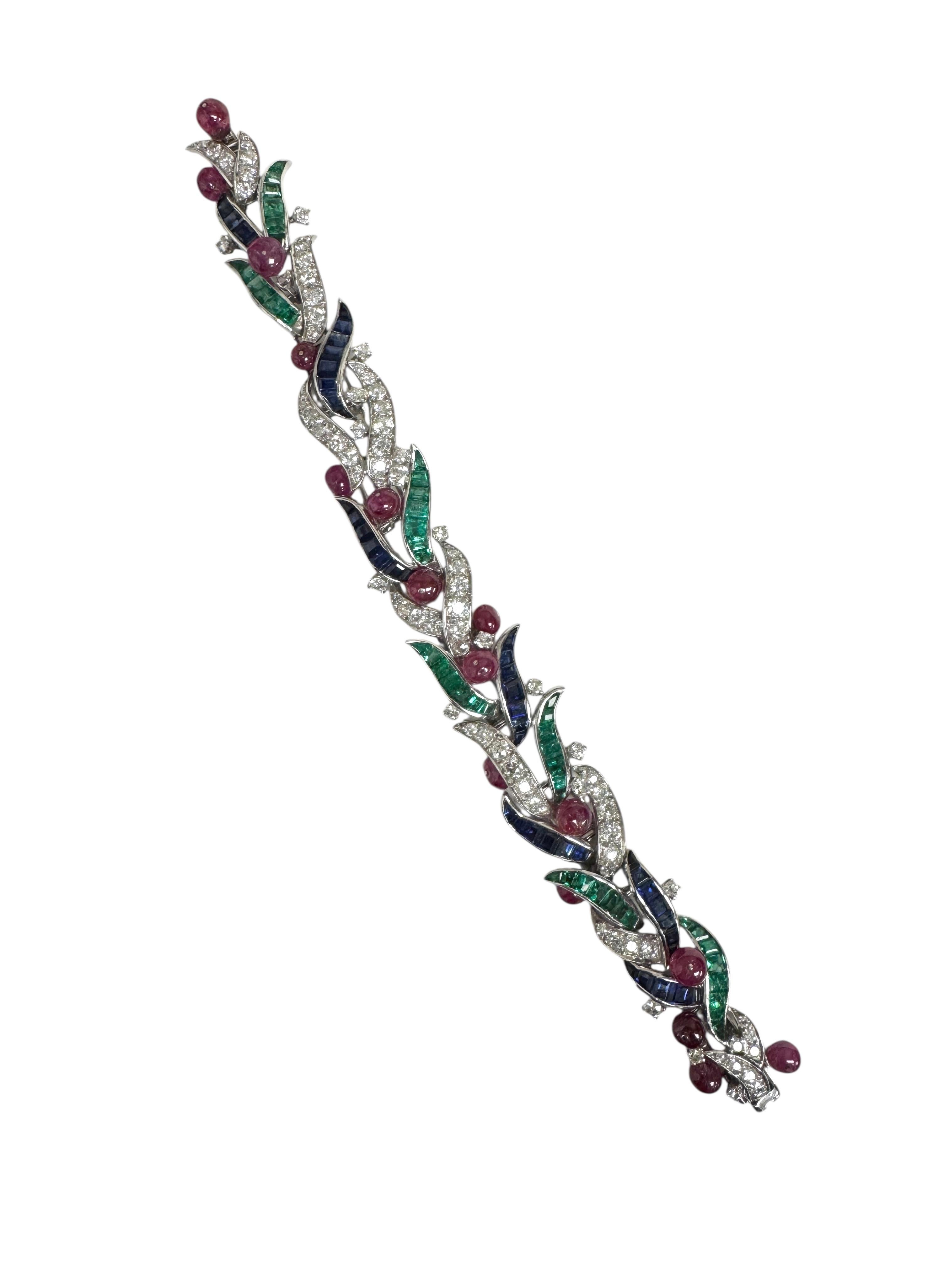 Taille ronde Bracelet en platine avec rubis, saphirs, émeraudes et diamants en cabochon en vente