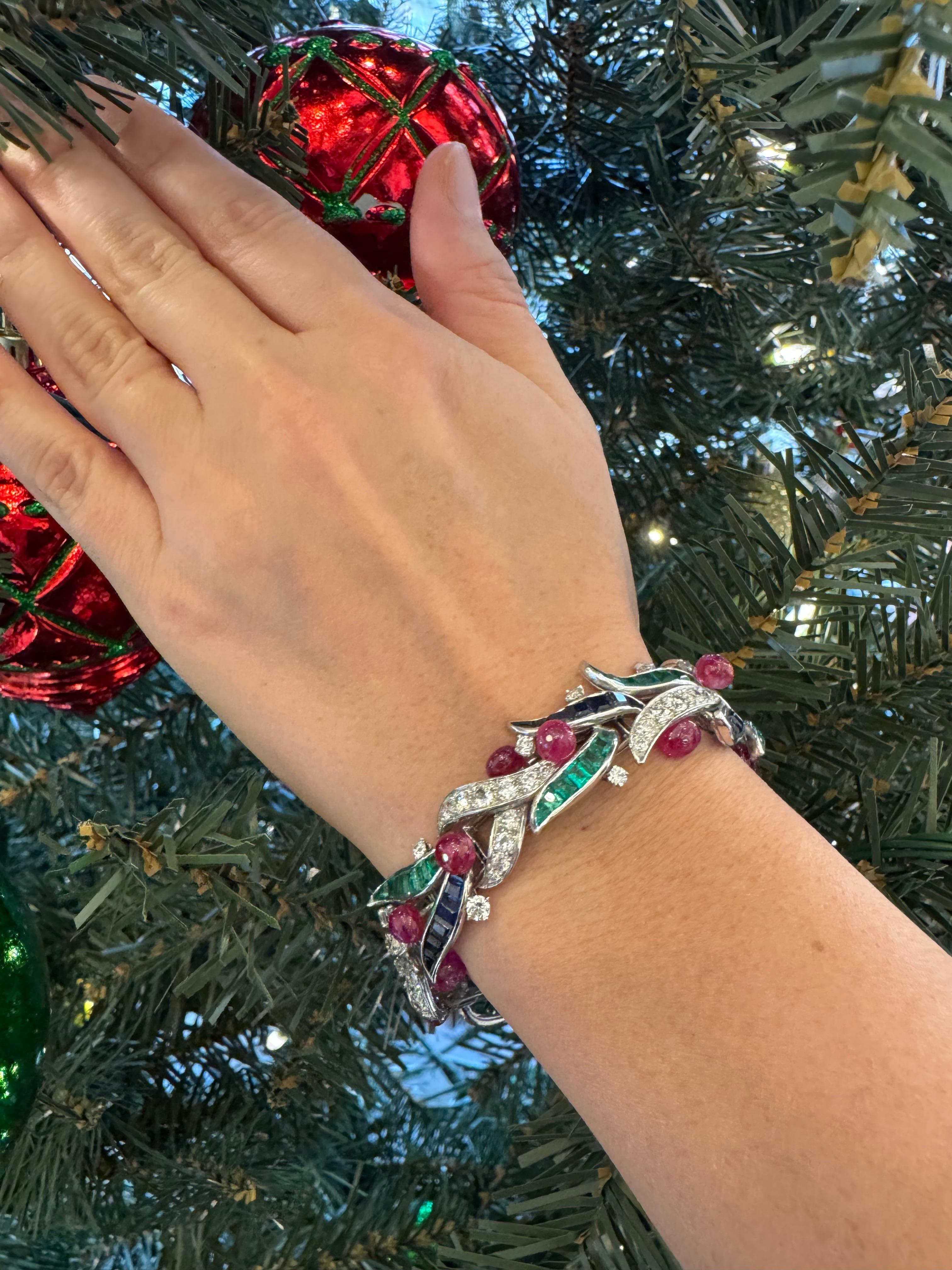 Bracelet en platine avec rubis, saphirs, émeraudes et diamants en cabochon en vente 1