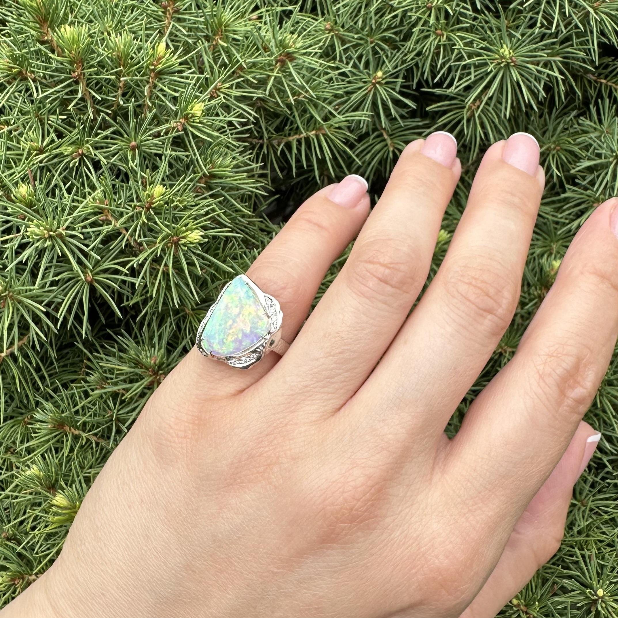 Anello in platino a forma libera con opale di fuoco lucida e diamanti in stile pepita in vendita 9