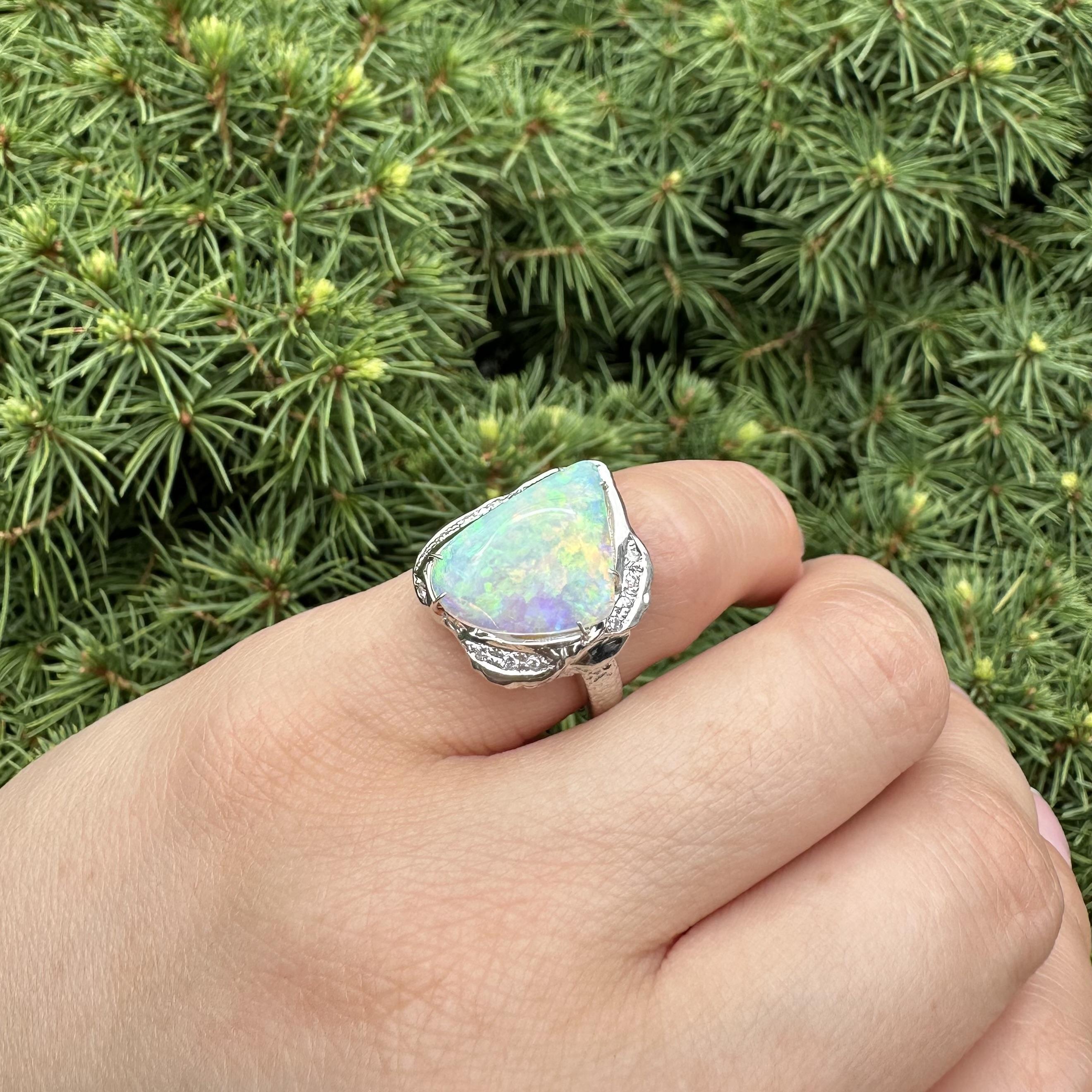 Anello in platino a forma libera con opale di fuoco lucida e diamanti in stile pepita in vendita 10