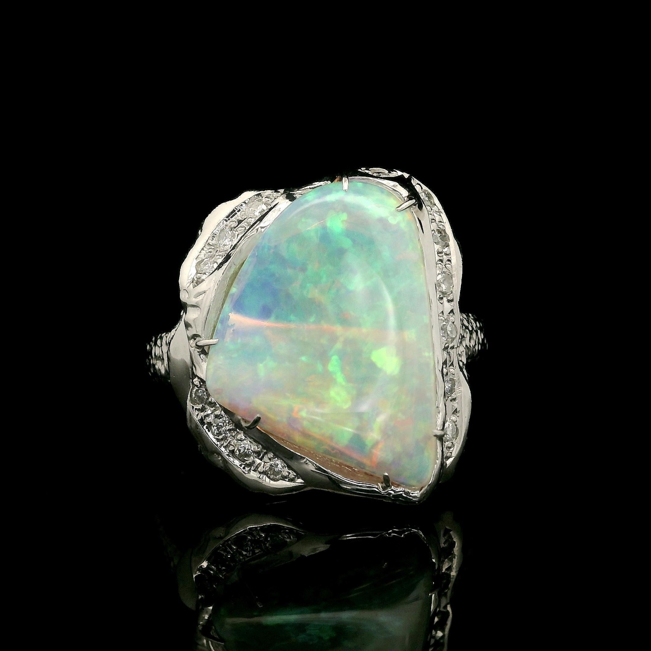 Anello in platino a forma libera con opale di fuoco lucida e diamanti in stile pepita in vendita 11