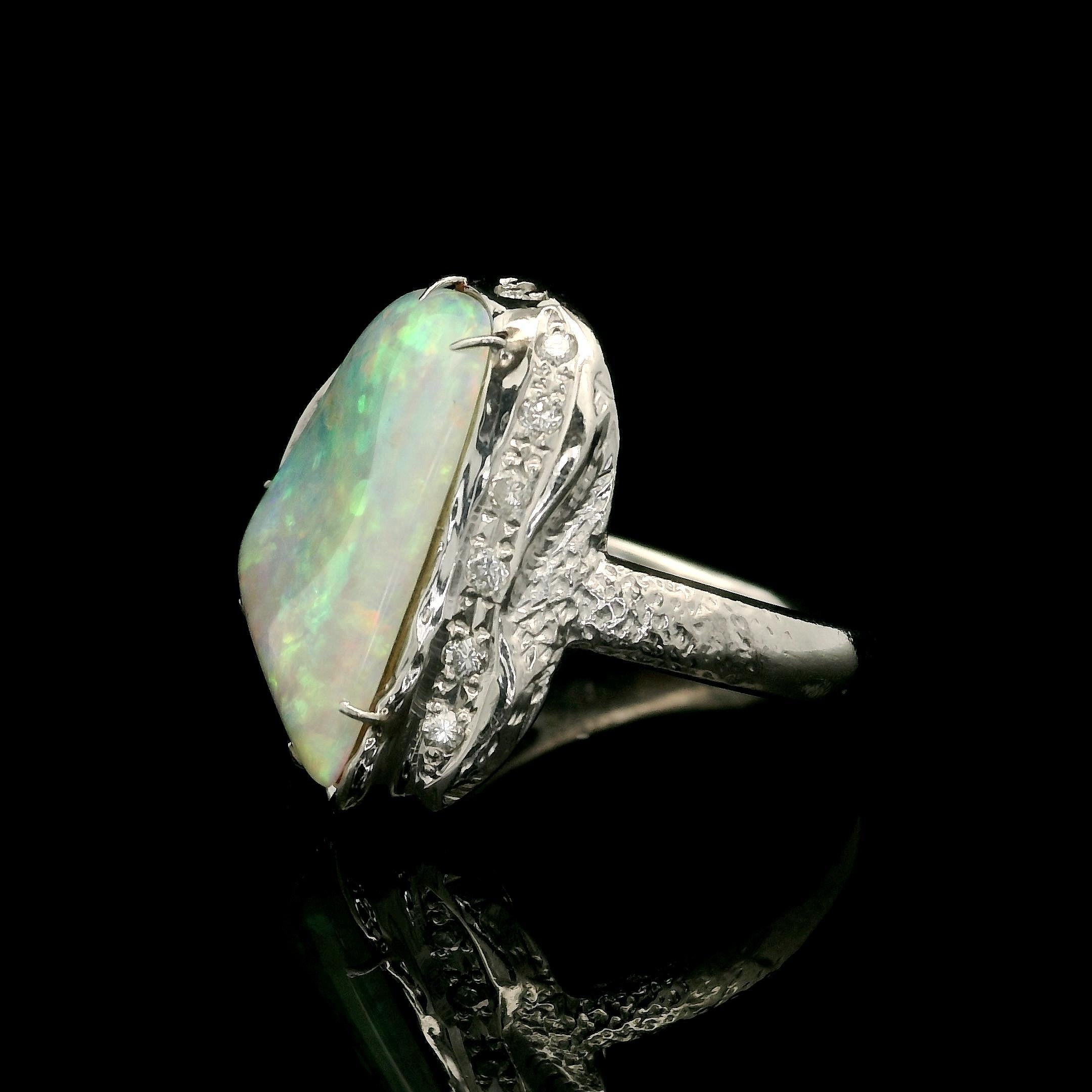 Anello in platino a forma libera con opale di fuoco lucida e diamanti in stile pepita in vendita 12
