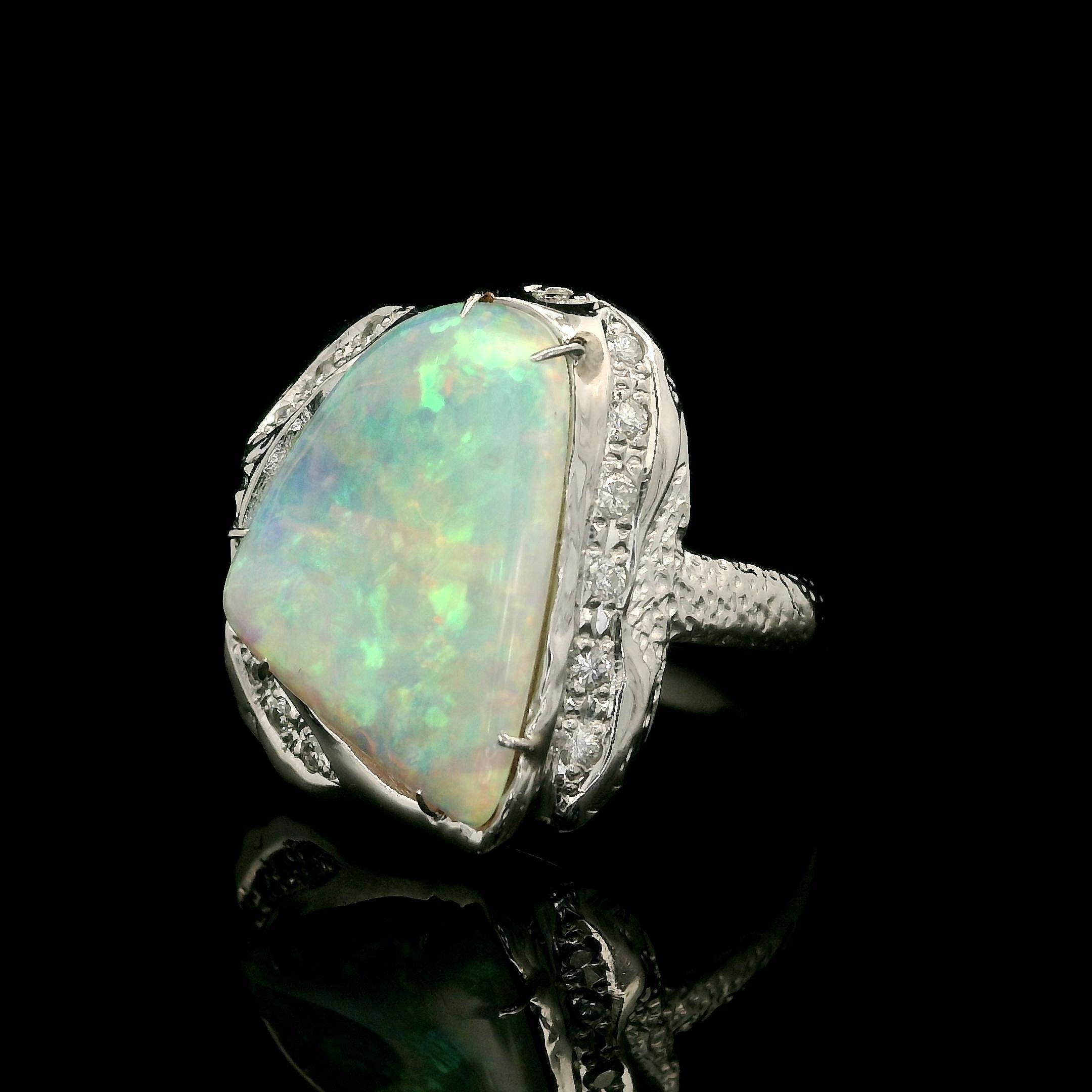 Anello in platino a forma libera con opale di fuoco lucida e diamanti in stile pepita in vendita 13