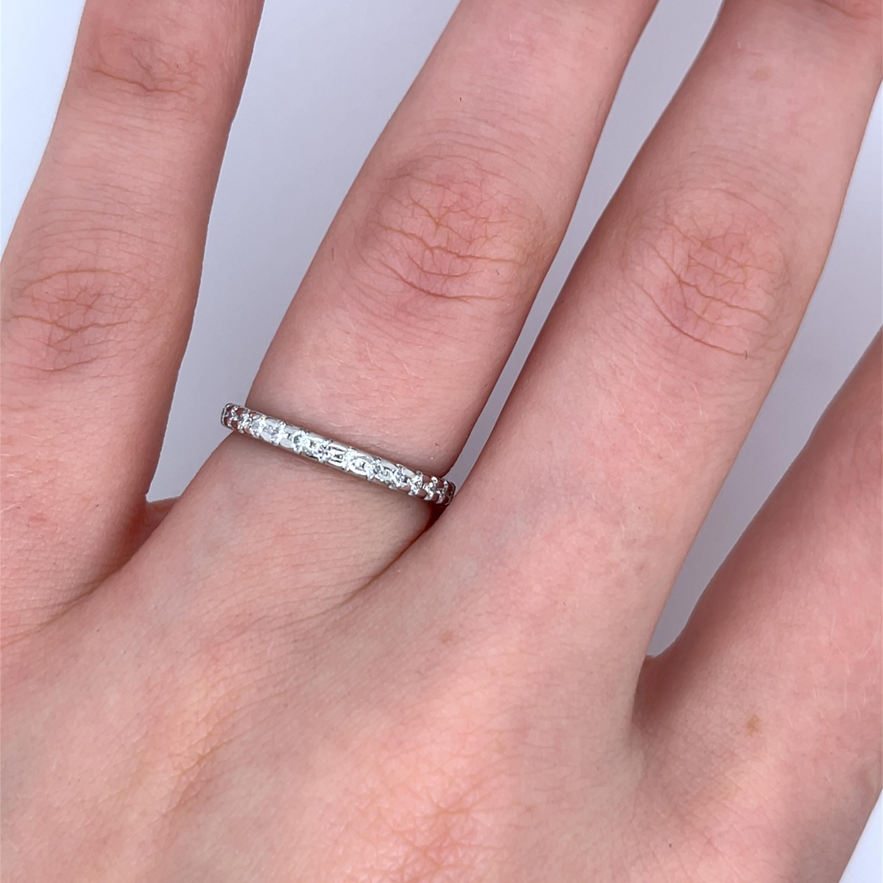 This diamond full eternity band 
is set with 0.50ct round brilliant cut diamonds.
This ring is elegant and beautiful for wedding ring,
set in platinum.
Total Diamond Weight: 0.50ct 
Diamond Colour: H
Diamond Clarity: SI1
Width of Band: 2mm 
Total