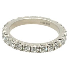 Anillo Eternidad Completa de Platino, engastado con diamantes redondos naturales de 1.25 ct