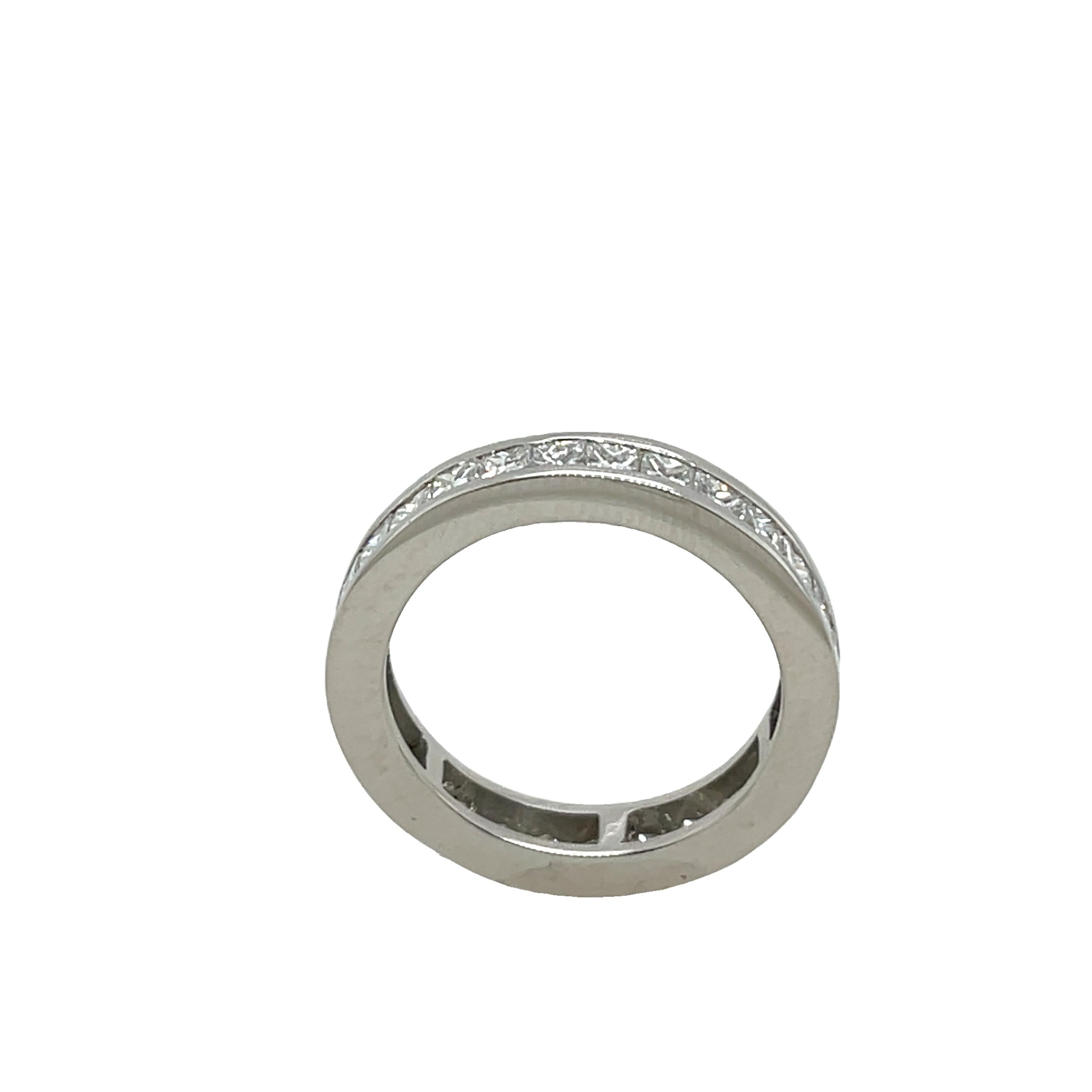 da uomo o donna Anello in platino con diamanti a tutta eternità, con 2,0ct di diamanti taglio Princess in vendita