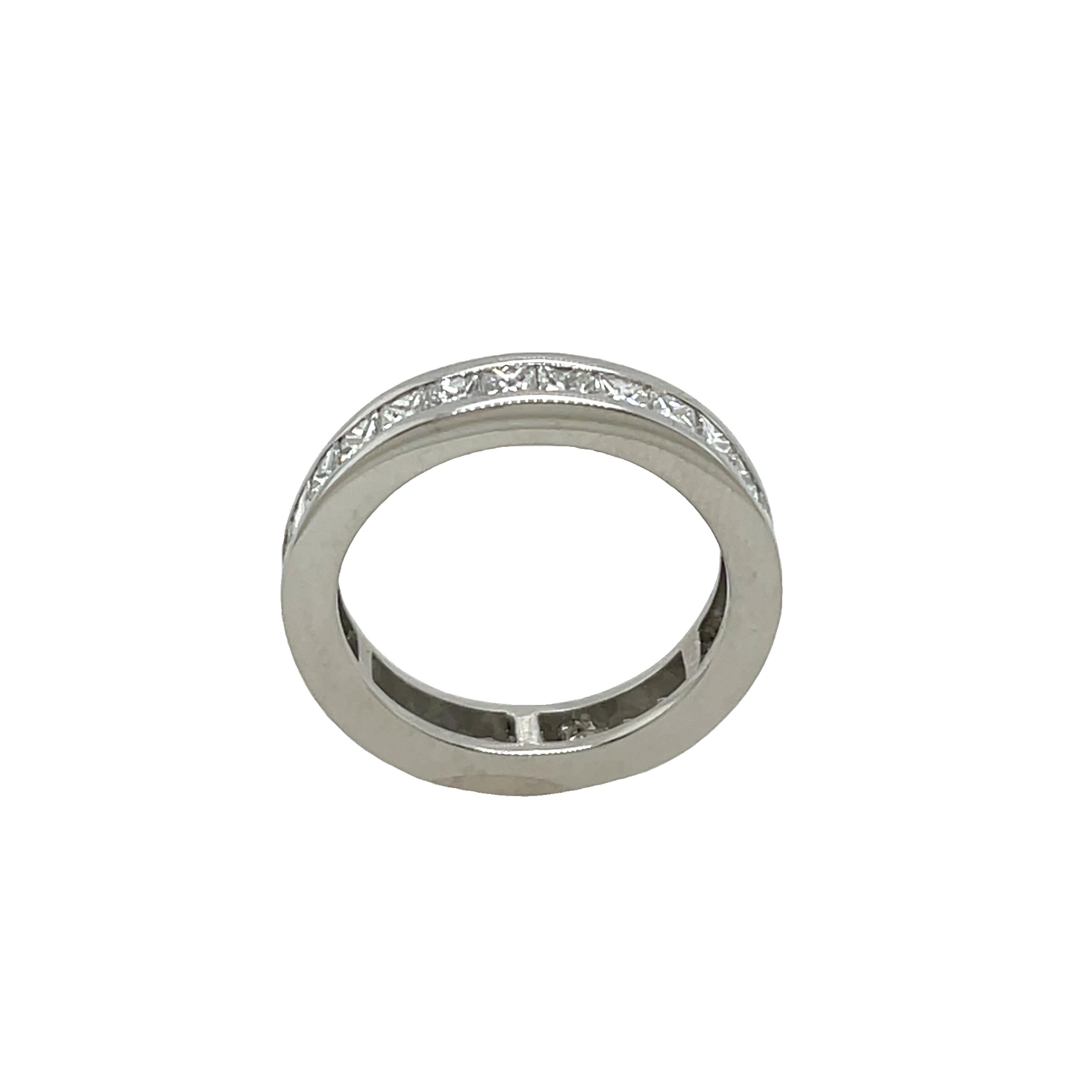 Anello in platino con diamanti a tutta eternità, con 2,0ct di diamanti taglio Princess in vendita 1