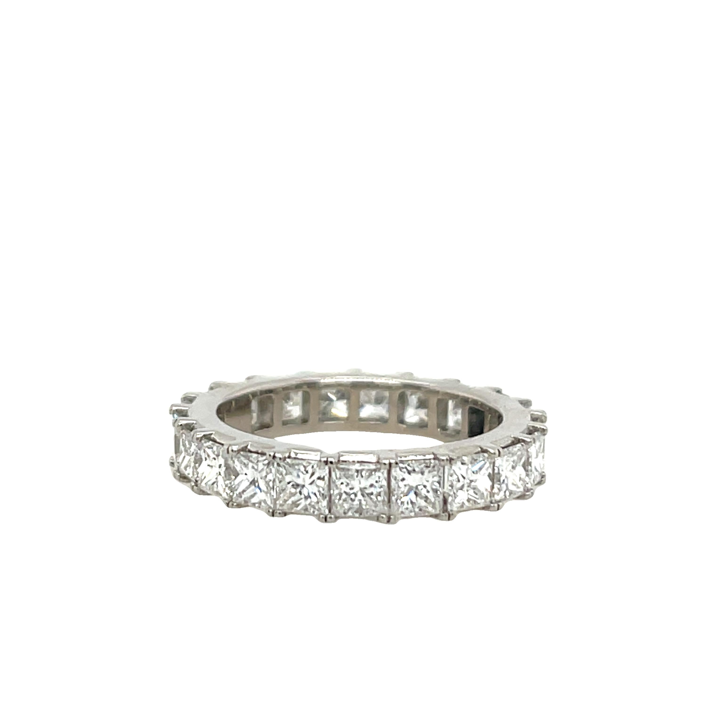 Taglio princess Anello in platino con diamanti a eternità completa, con diamanti rotondi Nature da 2.70 carati in vendita