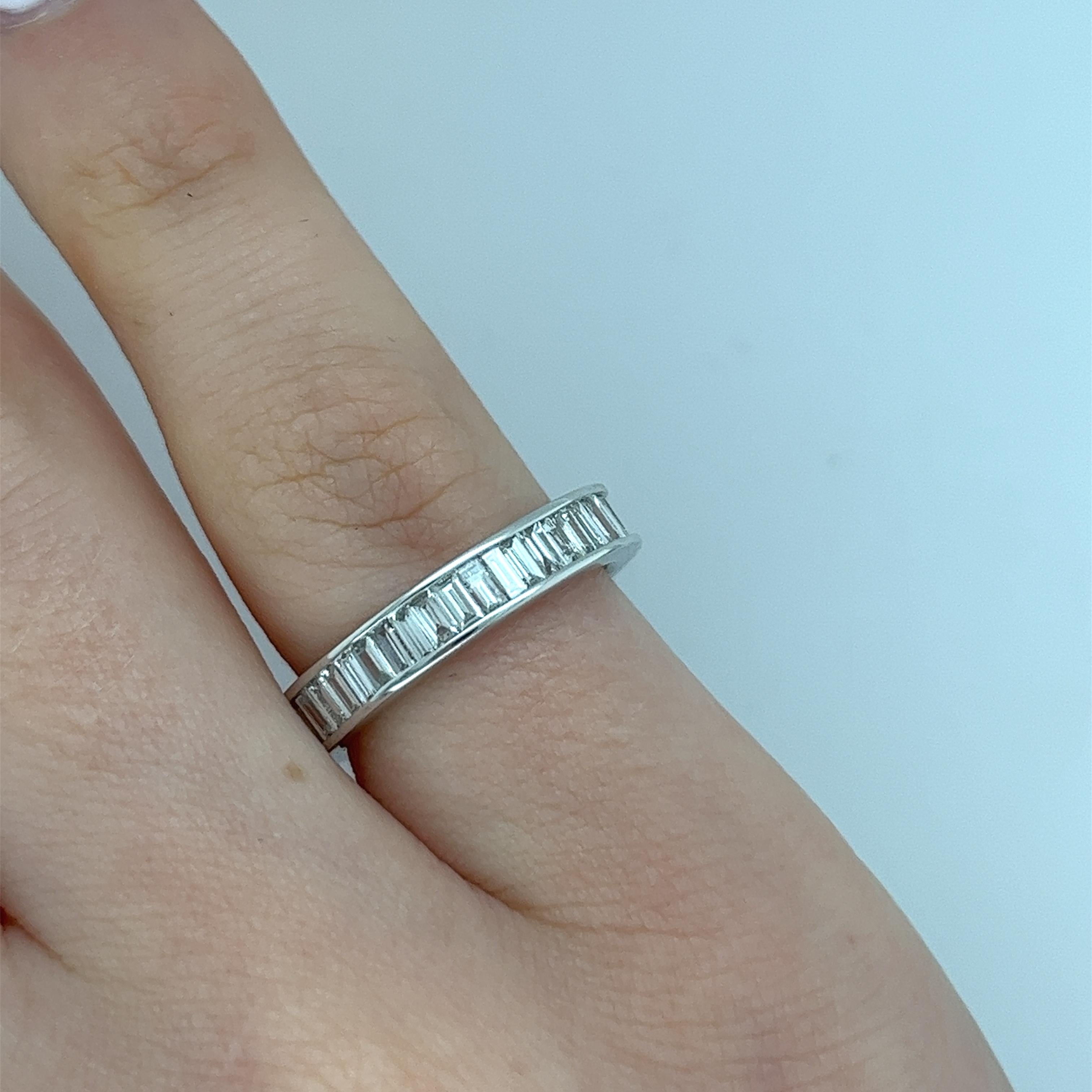 Platin Full Eternity Ring Diamant Baguette-Ring aus Platin mit 1,20 Karat (Baguetteschliff) im Angebot