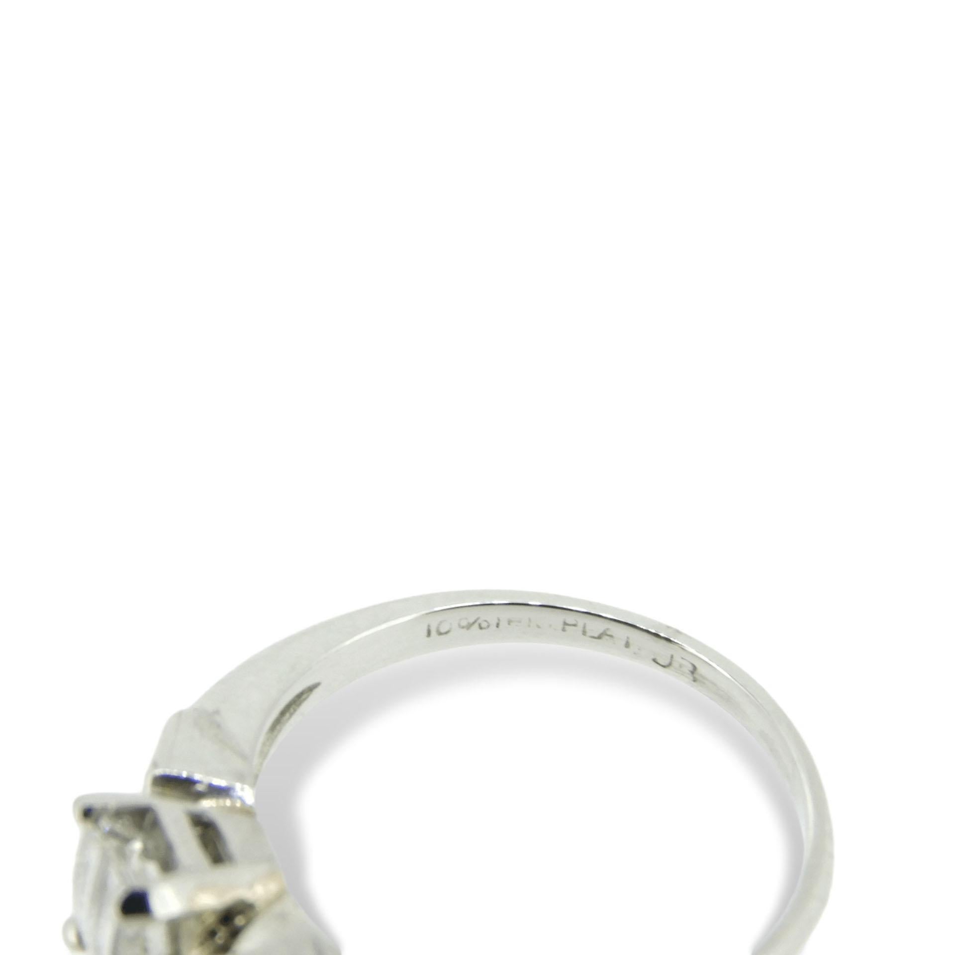 Bague en platine avec diamant naturel authentique de 2/3 carat, taille émeraude spéciale '#J748' en vente 1