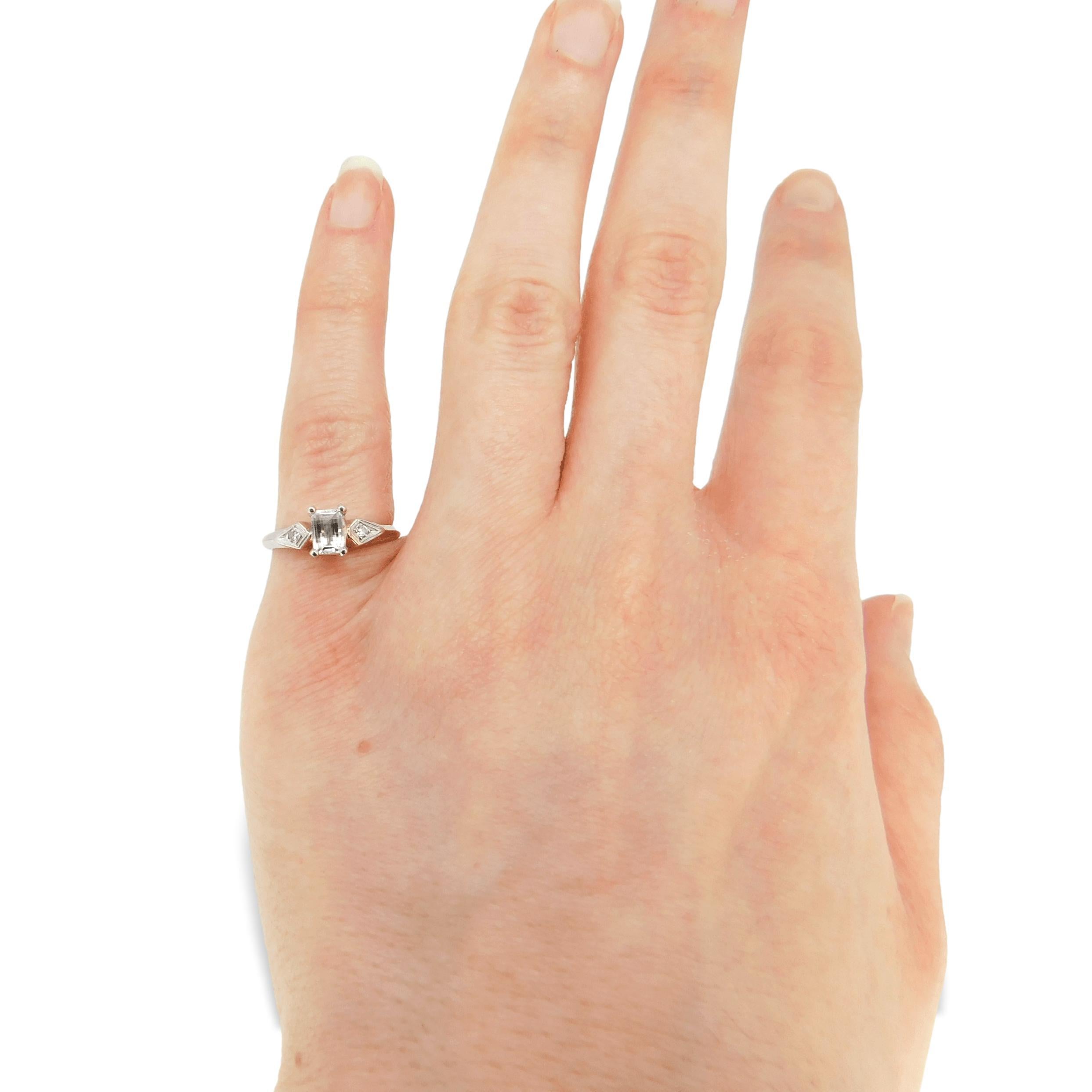 Bague en platine avec diamant naturel authentique de 2/3 carat, taille émeraude spéciale '#J748' Excellent état - En vente à Big Bend, WI