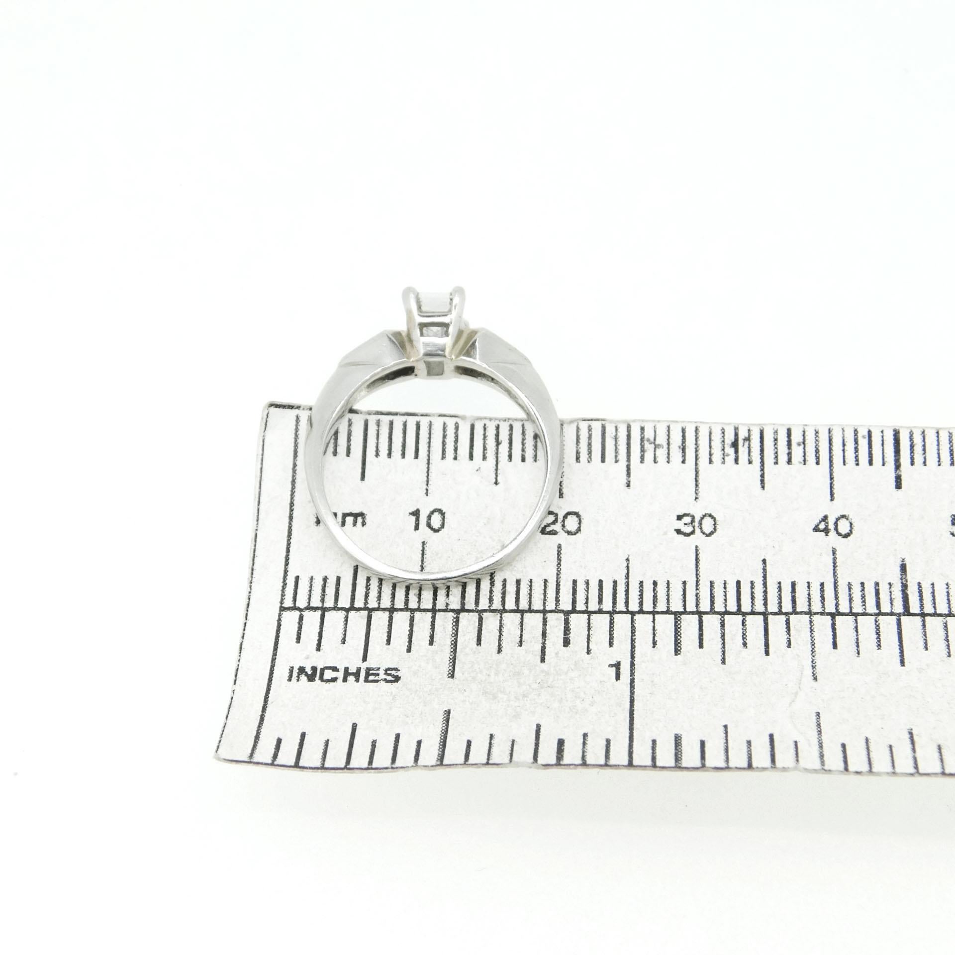 Bague en platine avec diamant naturel authentique de 2/3 carat, taille émeraude spéciale '#J748' en vente 2
