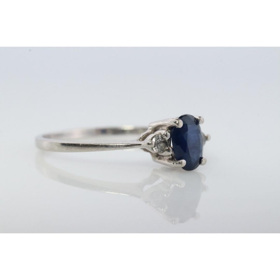 Bague en platine avec saphir véritable et diamants. Saphir bleu ovale solitaire Diamant en vente 6