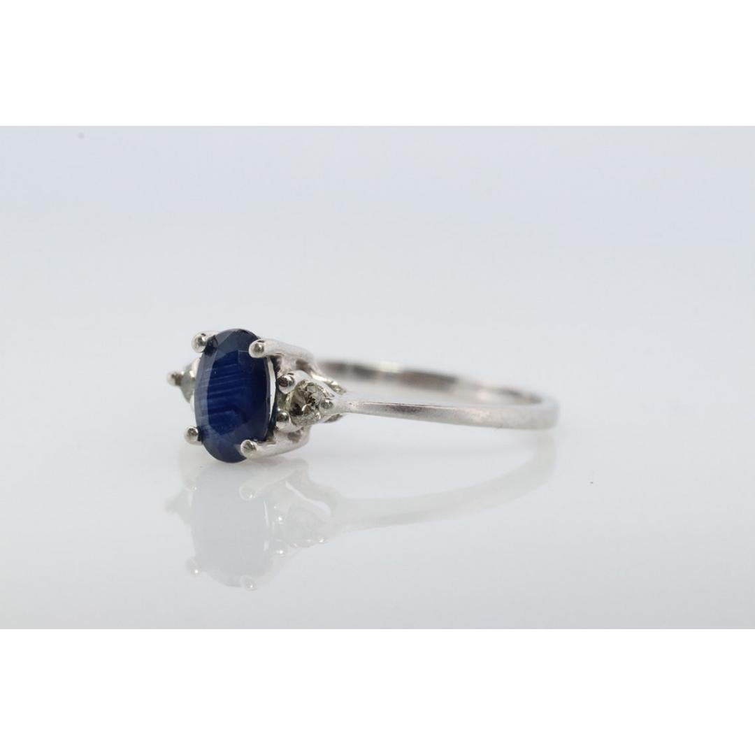 Bague en platine avec saphir véritable et diamants. Saphir bleu ovale solitaire Diamant Pour femmes en vente