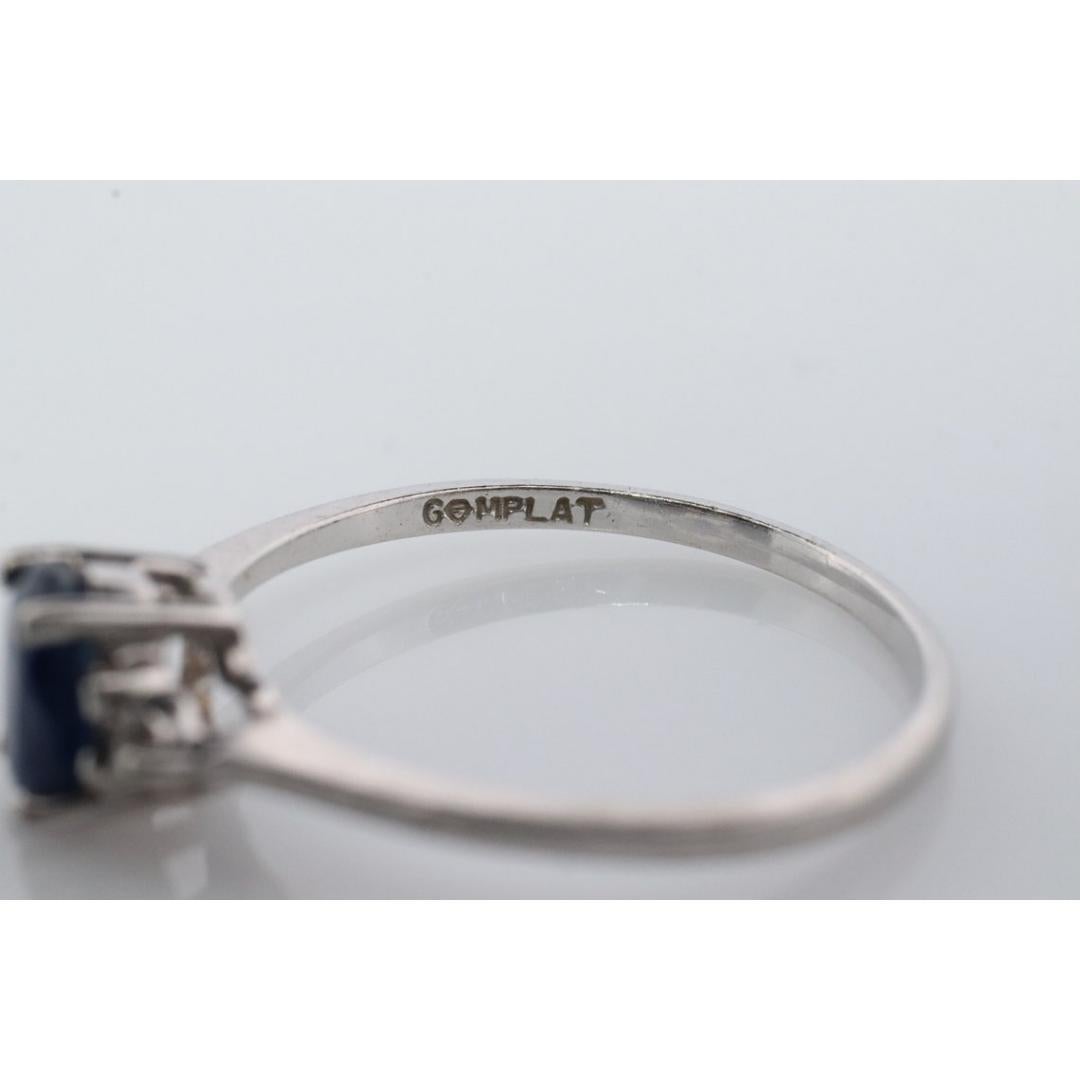 Bague en platine avec saphir véritable et diamants. Saphir bleu ovale solitaire Diamant en vente 1