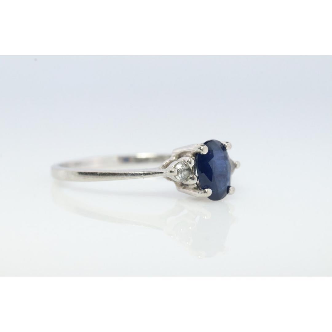 Bague en platine avec saphir véritable et diamants. Saphir bleu ovale solitaire Diamant en vente 4