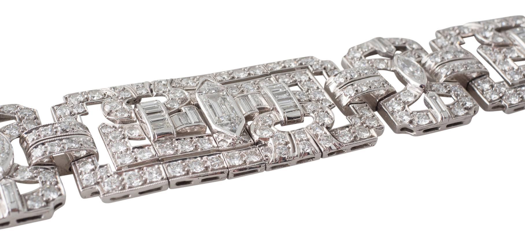 Geometric Art Deco Diamond Platinum Bracelet In Excellent Condition For Sale In Melbourne, AU