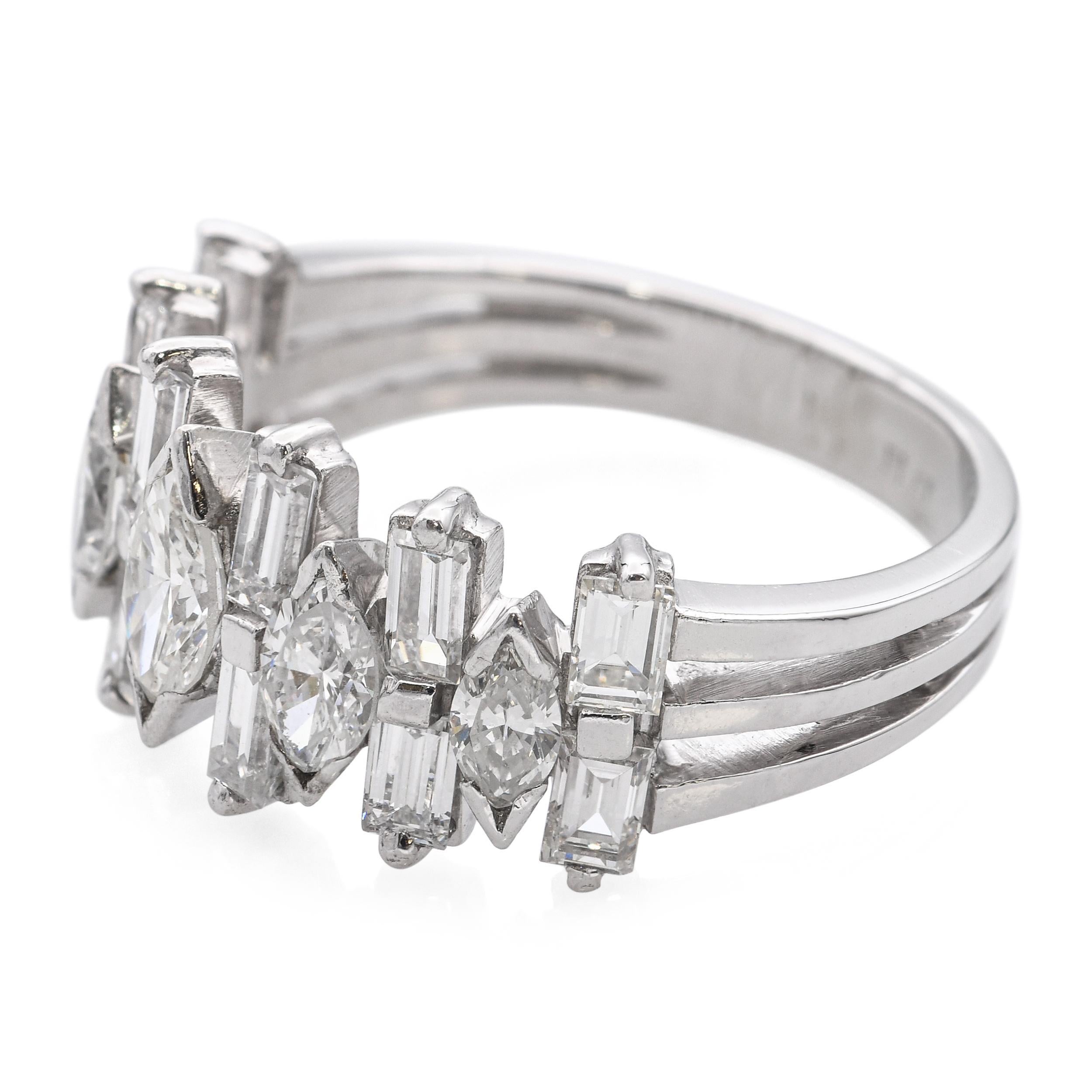 Taille mixte Bague géométrique en platine avec diamant en vente