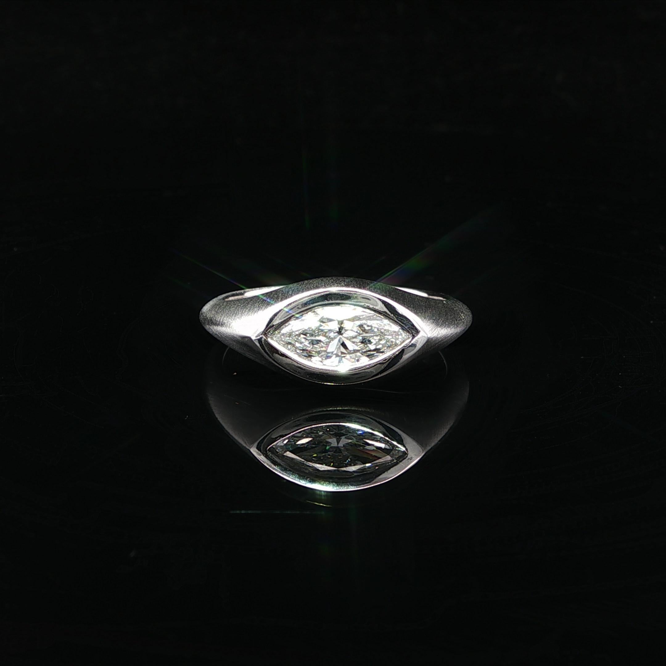 Bague en platine GIA 0.70ct F VS1 Marquise Diamond Bezel Solitaire Matte E-W Band Ring en vente 2