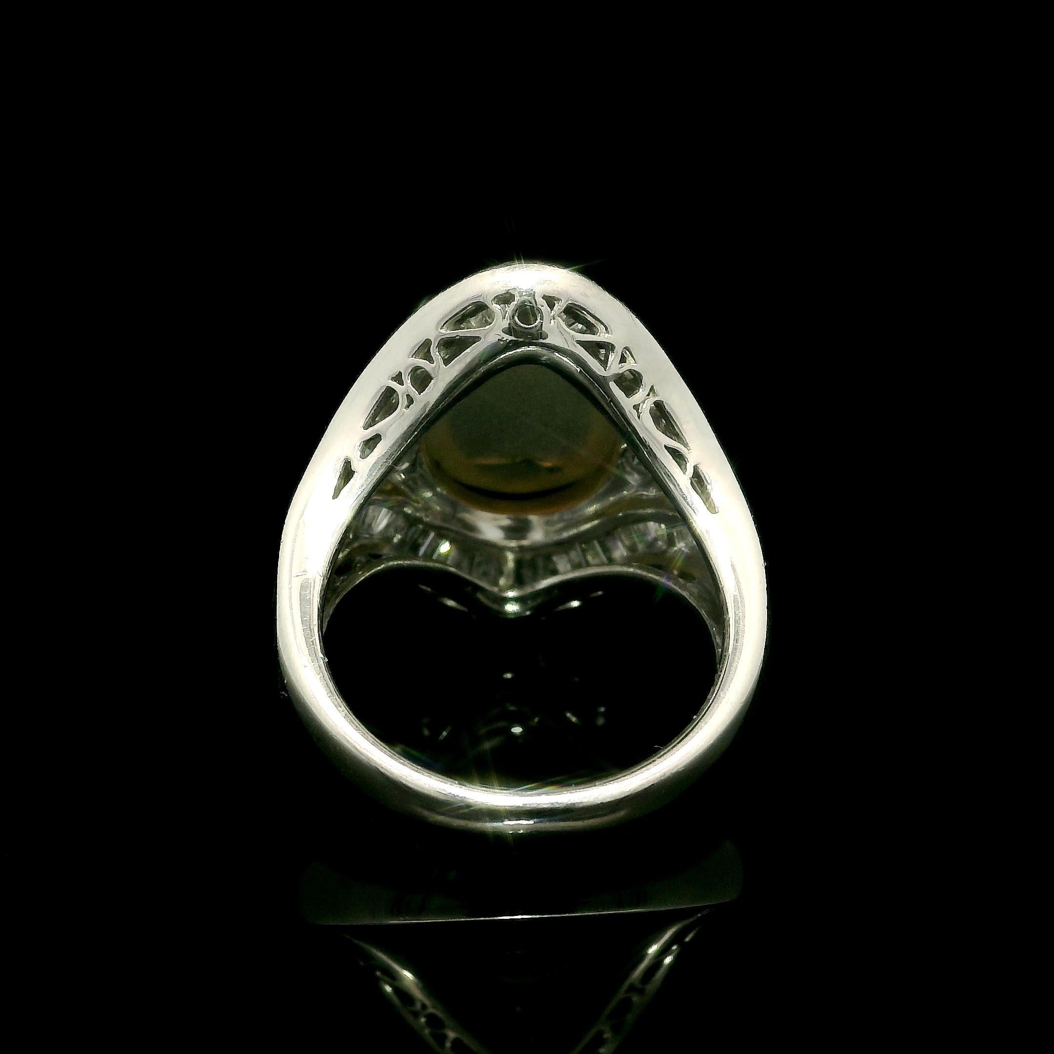--Piedra(s):--
(1) Ojo de Gato Natural Auténtico - Talla Cabujón Doble Oval - Engastado en Garra - Color Verde Amarillento - 8,80ct (exacto - estampado)
** Ver detalles de certificación a continuación para obtener información completa **
Numerosos