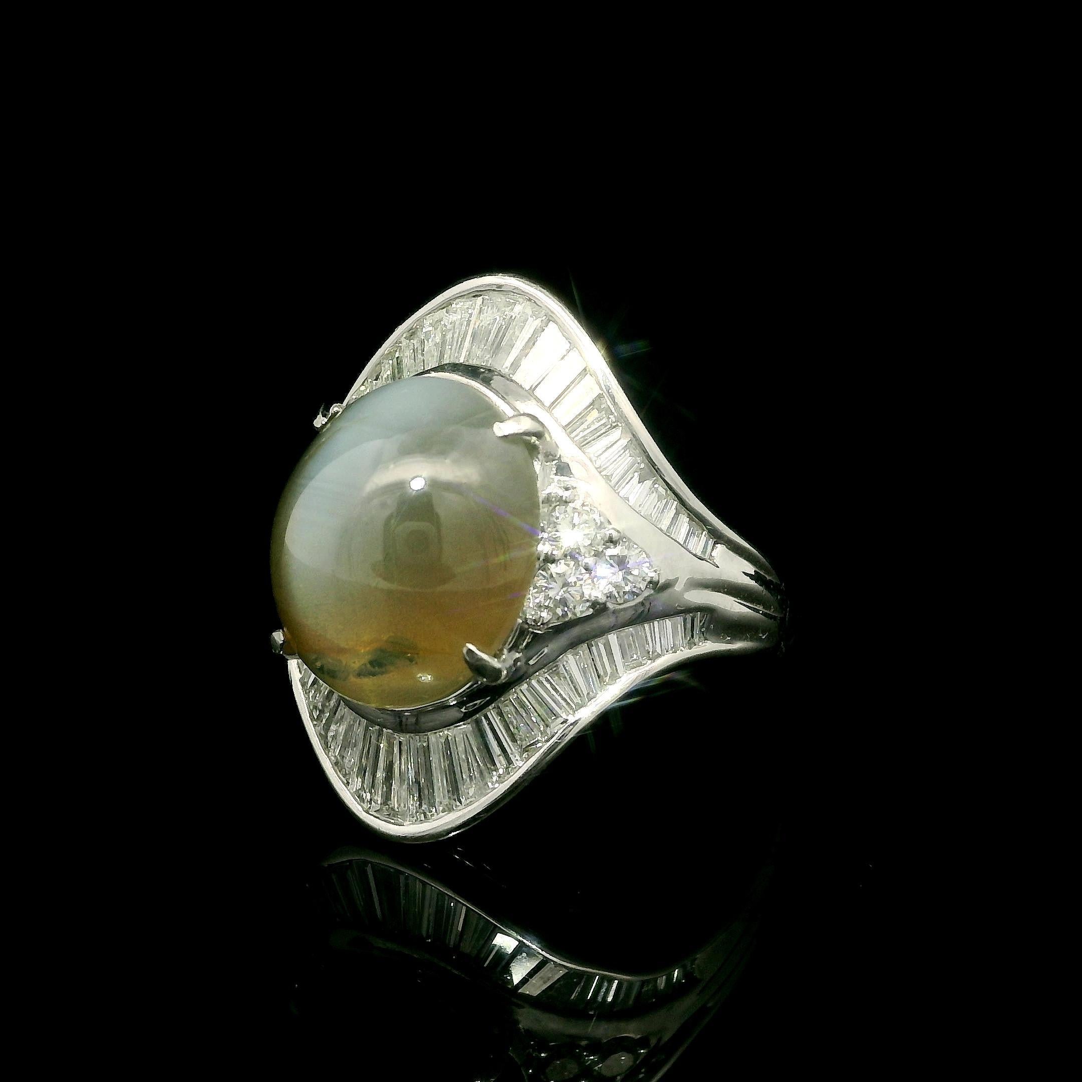 Gran Anillo Sustancial de Ojo de Gato y Diamantes Cabujón de Platino GIA 10,32 ctw en venta 3