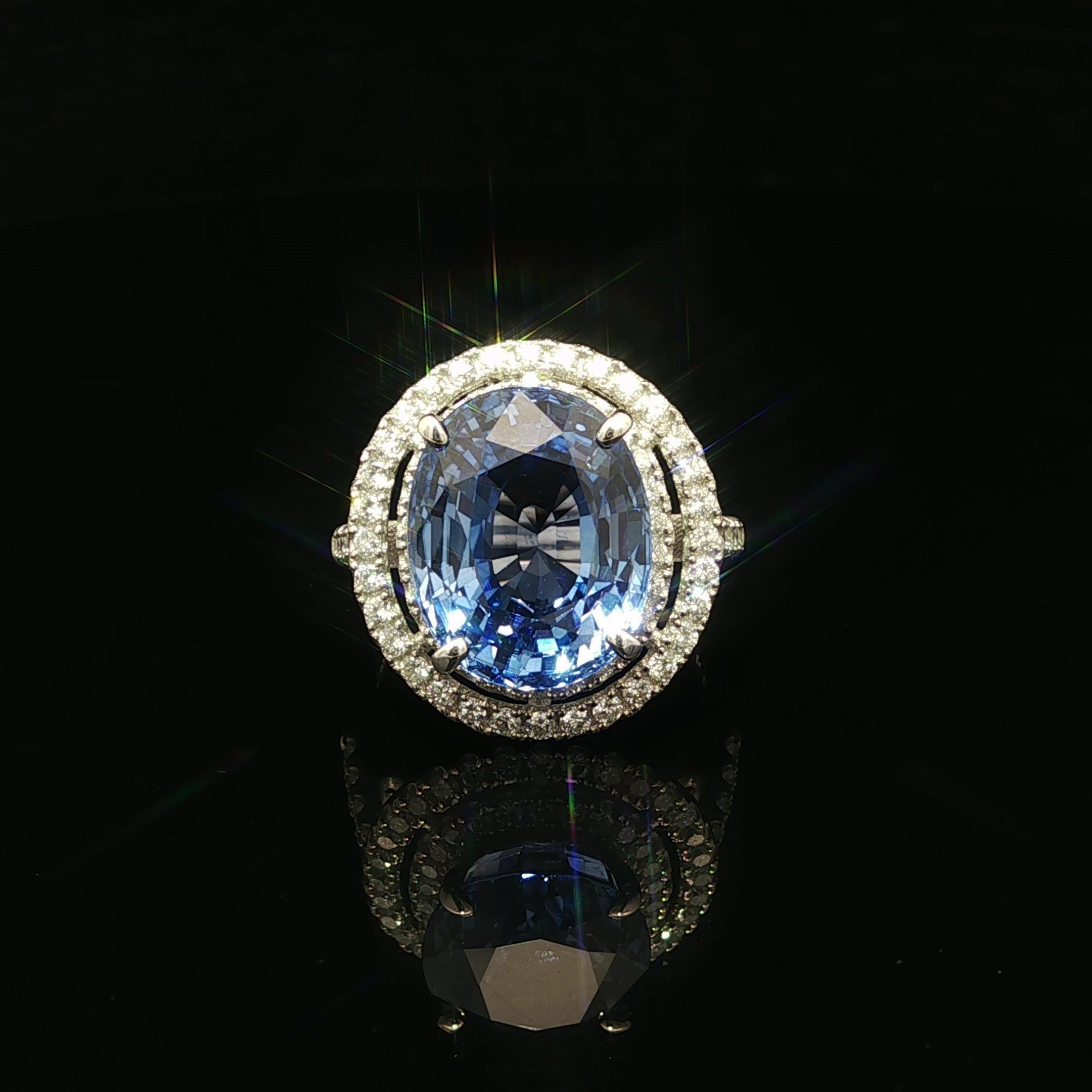 Platino GIA 10,50ctw Grande zaffiro blu fiordaliso di Ceylon Anello con diamante aureolato in vendita 10