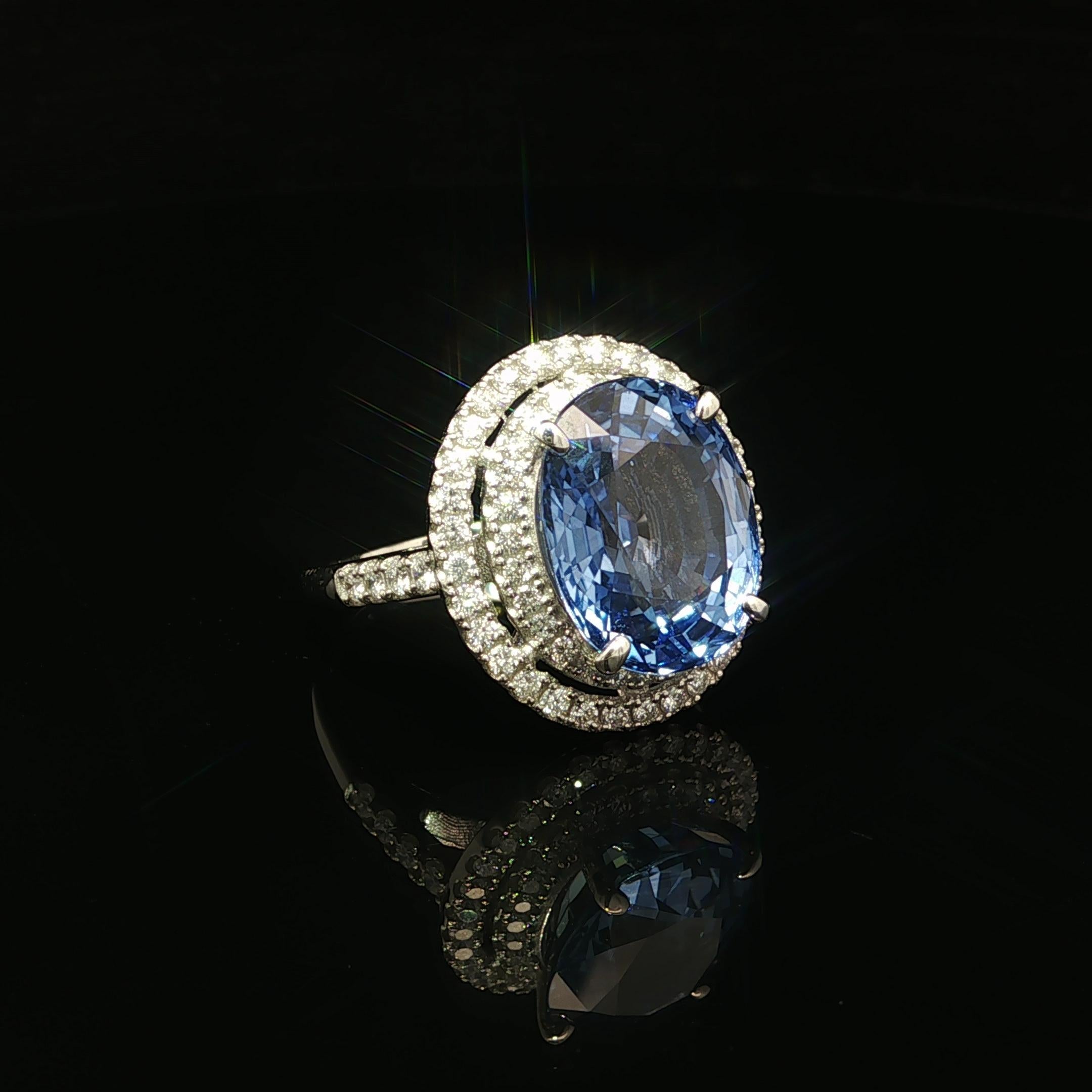 Platino GIA 10,50ctw Grande zaffiro blu fiordaliso di Ceylon Anello con diamante aureolato in vendita 11