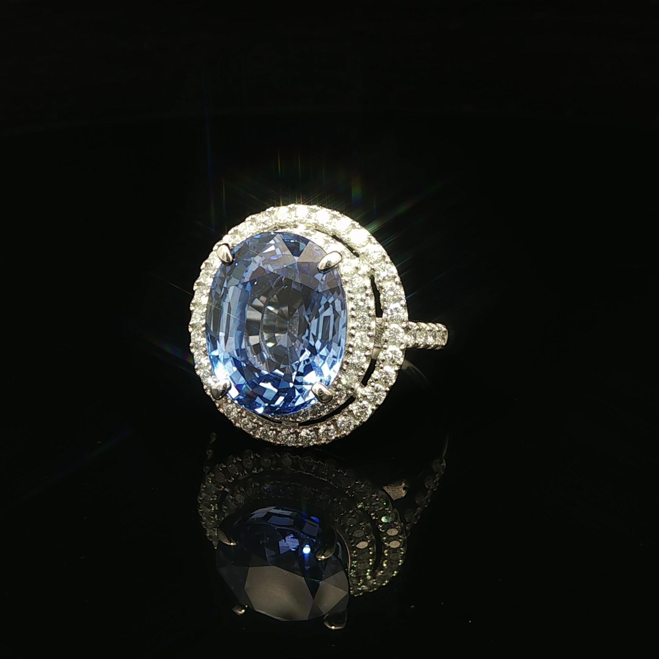 Platino GIA 10,50ctw Grande zaffiro blu fiordaliso di Ceylon Anello con diamante aureolato in vendita 13