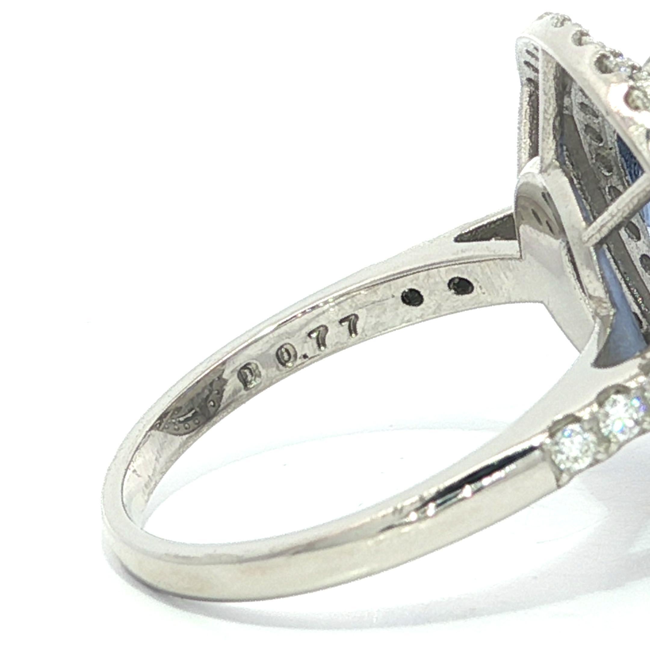 Platino GIA 10,50ctw Grande zaffiro blu fiordaliso di Ceylon Anello con diamante aureolato in vendita 4