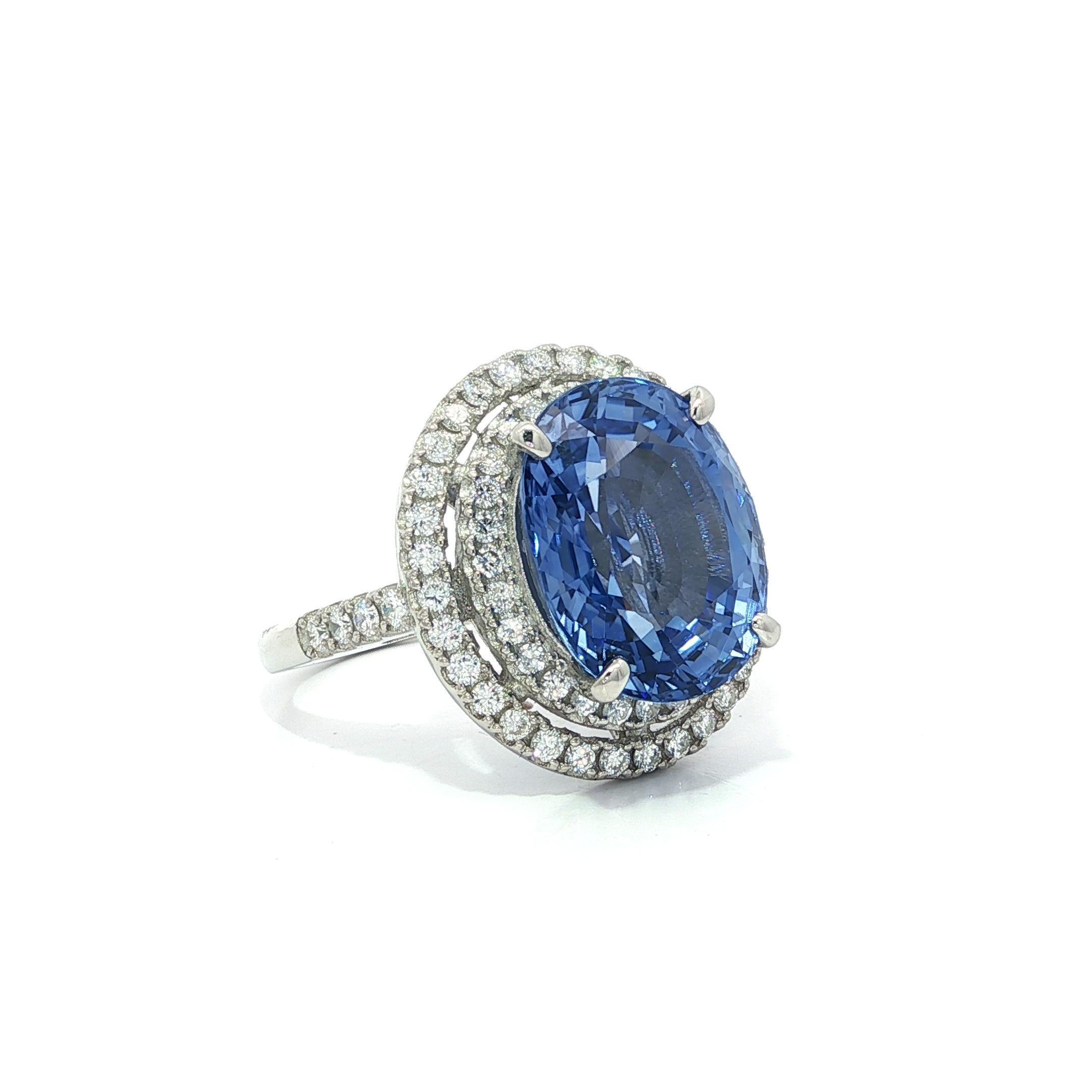 Platino GIA 10,50ctw Grande zaffiro blu fiordaliso di Ceylon Anello con diamante aureolato