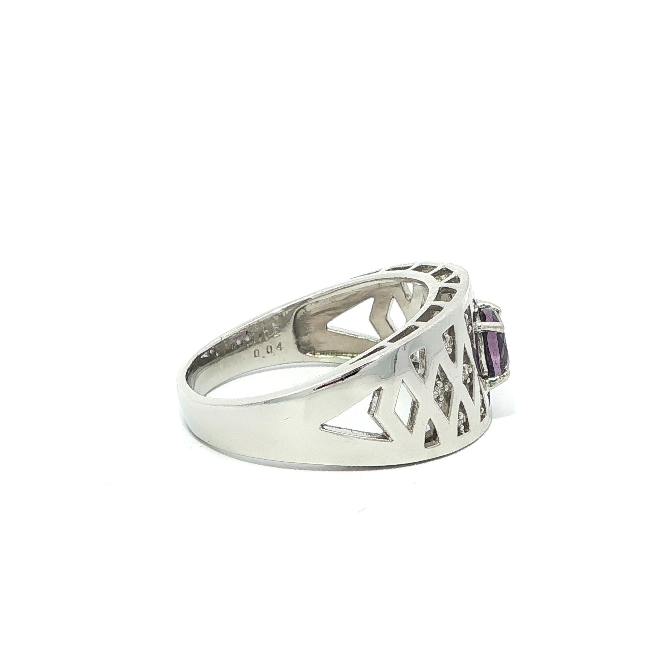 Anello in platino GIA 1,06ct Spinello viola rotondo e diamante a fascia larga a reticolo aperto in vendita 1