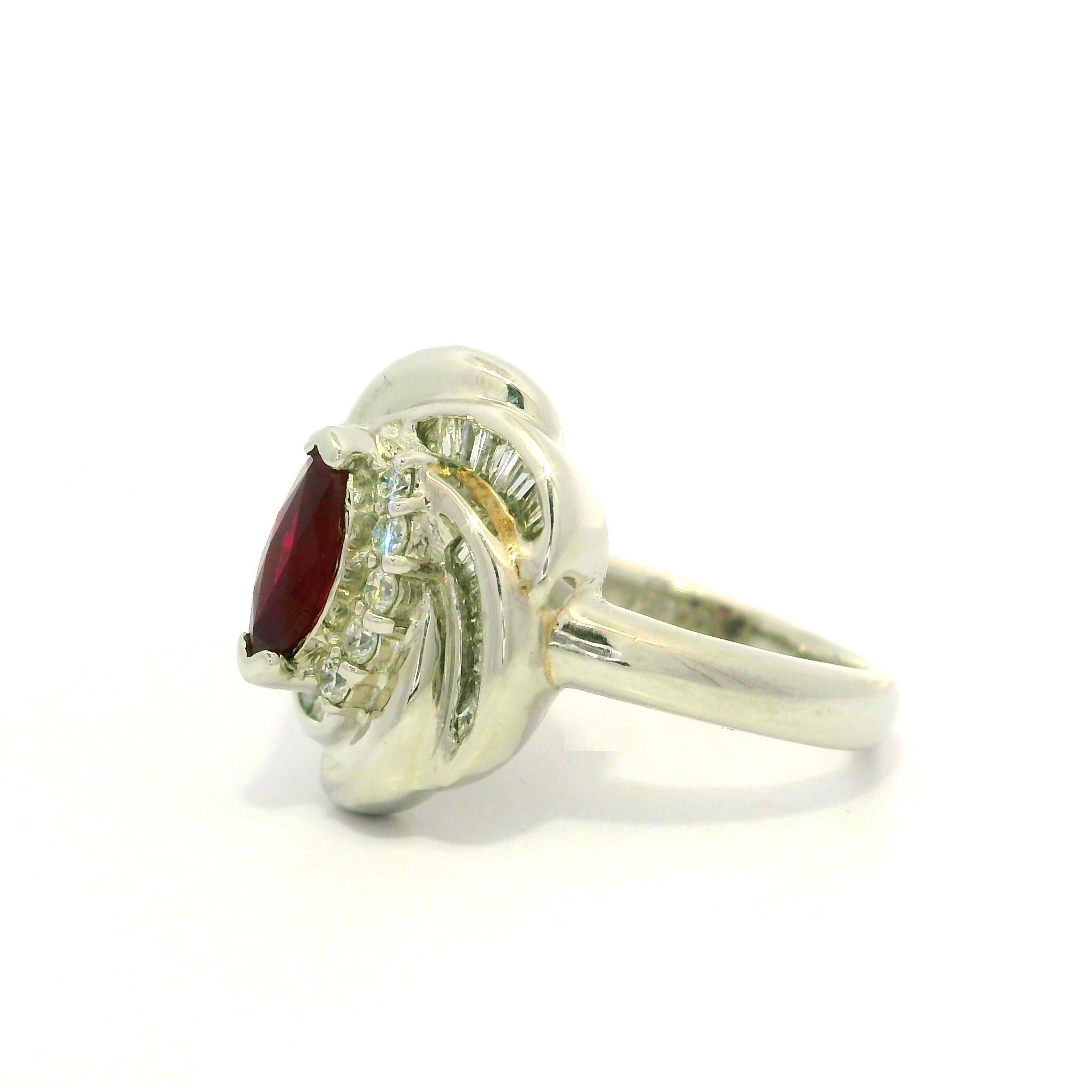 Anillo de platino GIA de 1,1 quilates de rubí rojo vivo de Birmania con halo de diamantes en espiral en venta 5