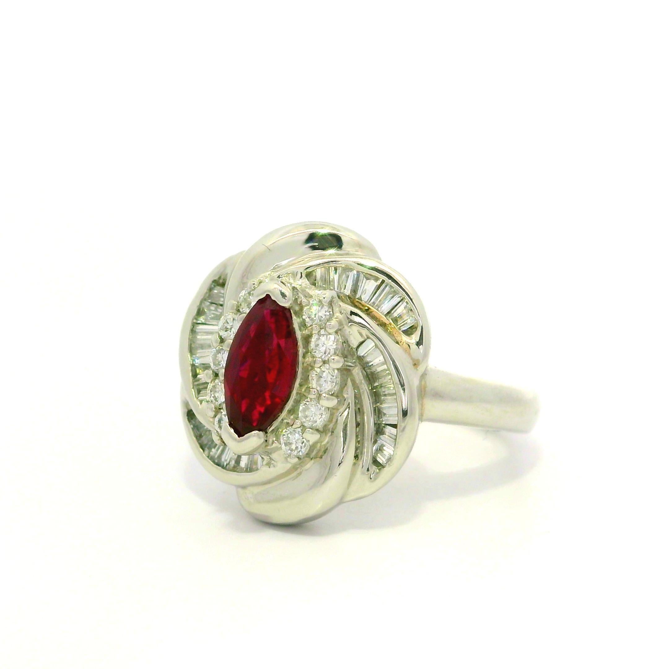 Anillo de platino GIA de 1,1 quilates de rubí rojo vivo de Birmania con halo de diamantes en espiral en venta 4