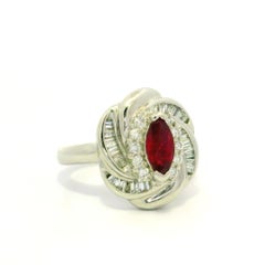 Platin GIA 1,1ctw Marquise Burma Vivid Red Ruby w / Diamant Wirbel Halo Ring