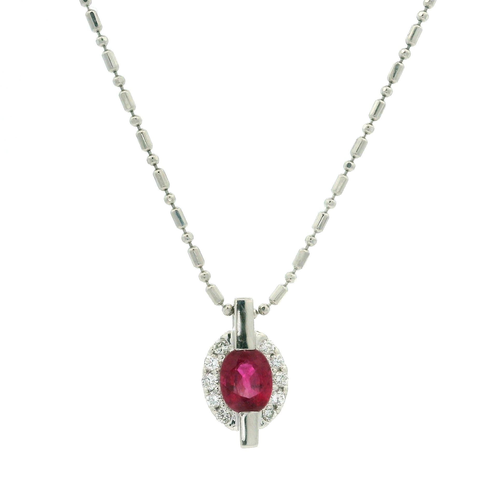 Collar Colgante de Platino GIA 1.23ctw Rubí Ovalado de Birmania c/ Halo de Diamantes en venta 8